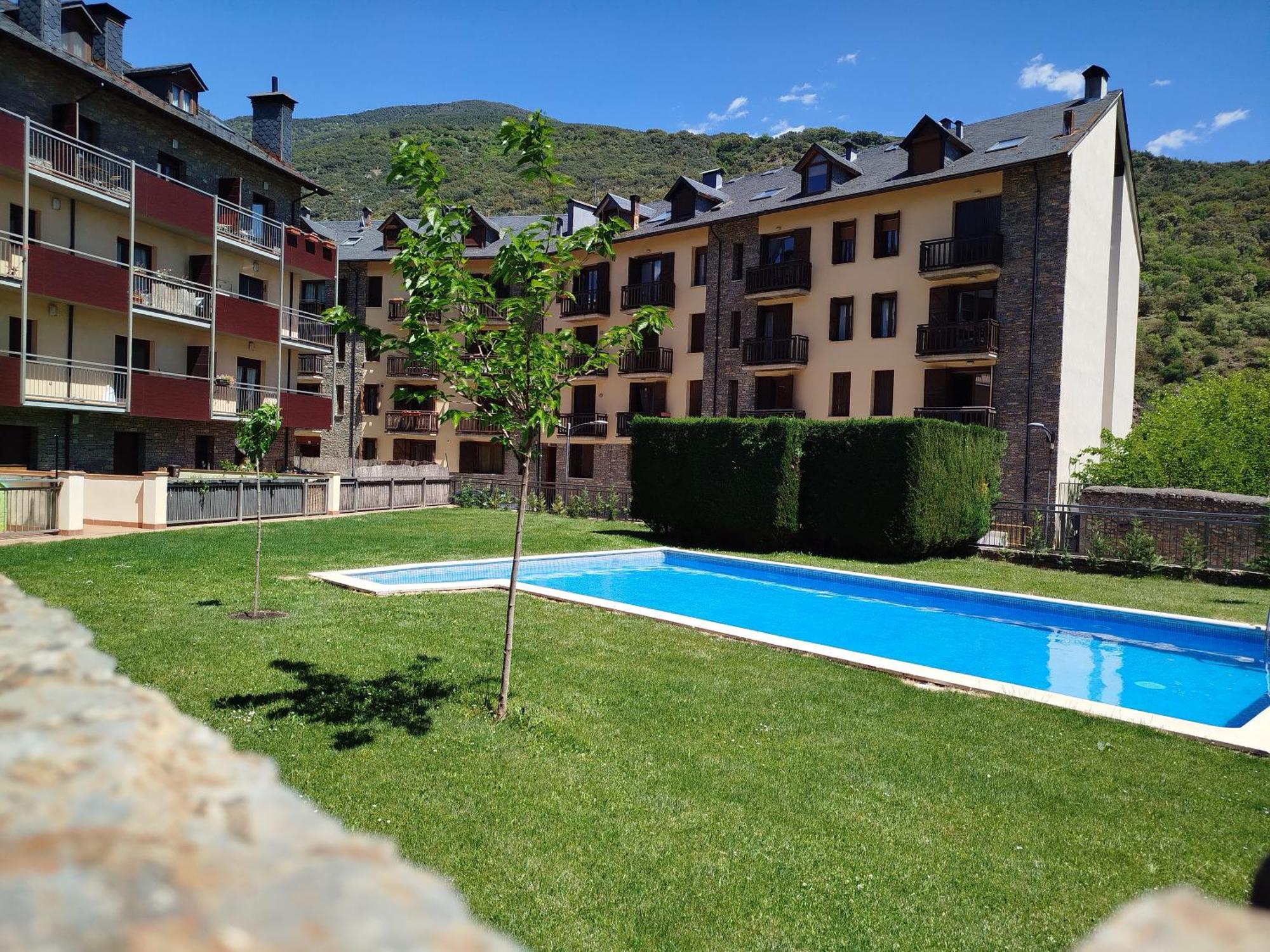 Pirineus Apartment *