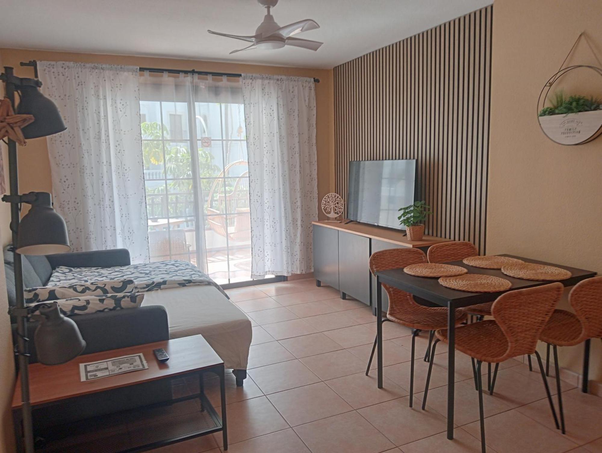 Greatly Located With Heated Pool, Cristianos Apartamento