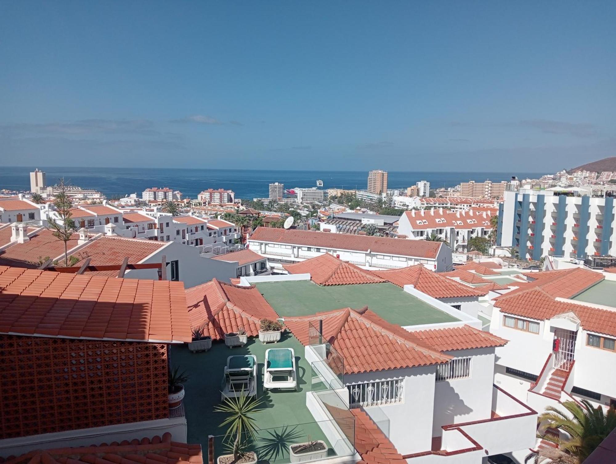 Greatly Located With Heated Pool, Cristianos