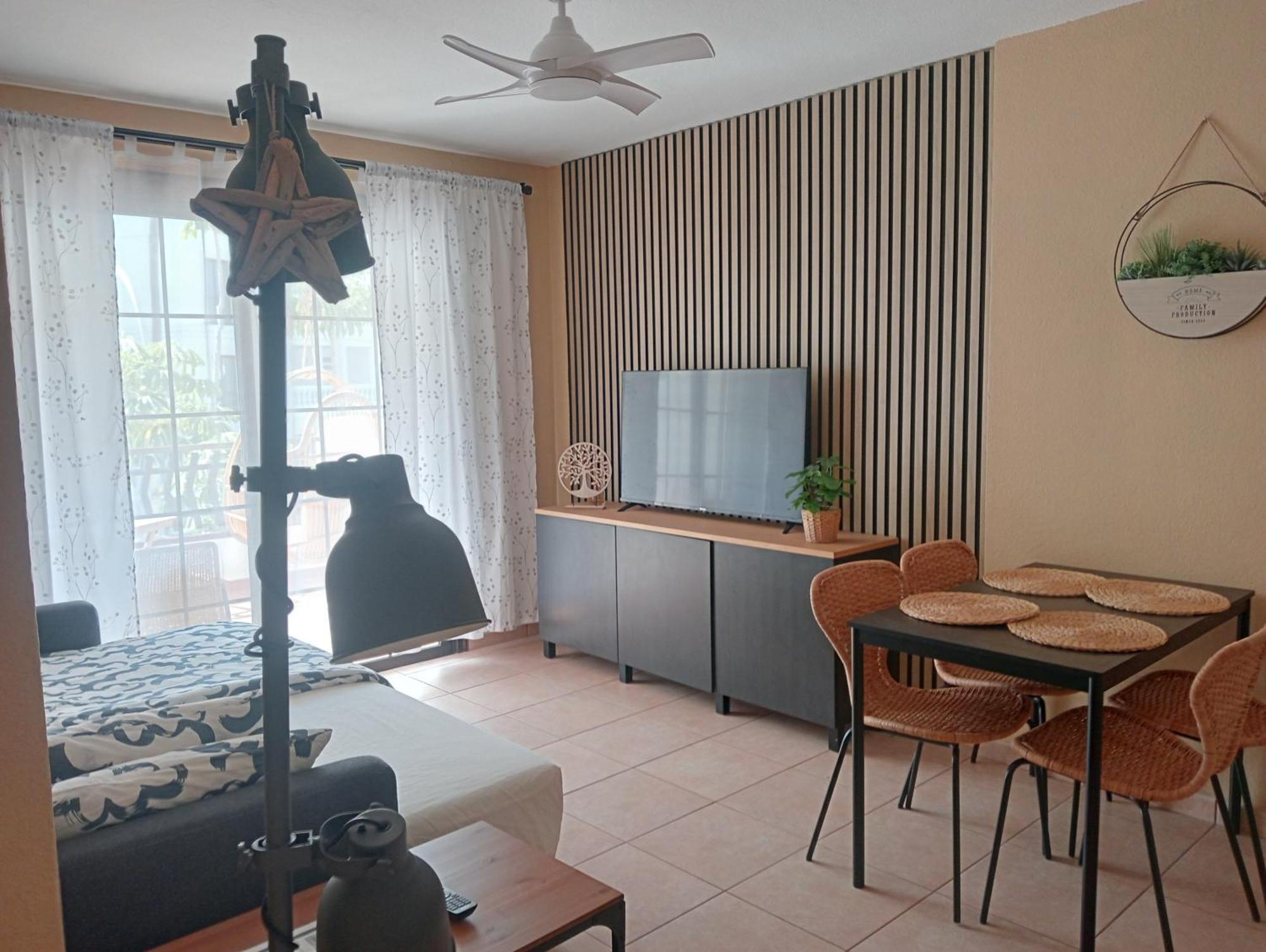 Apartamento Greatly Located With Heated Pool, Cristianos