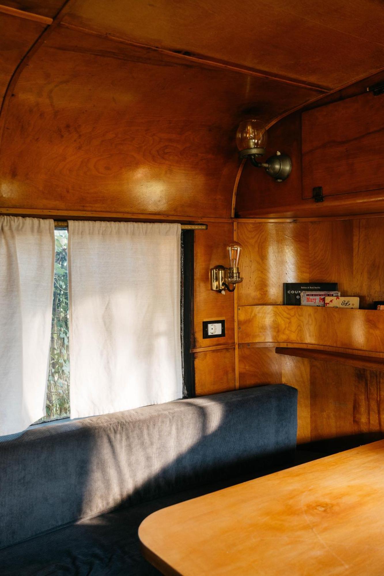 The Caravan * Hoz de Anero