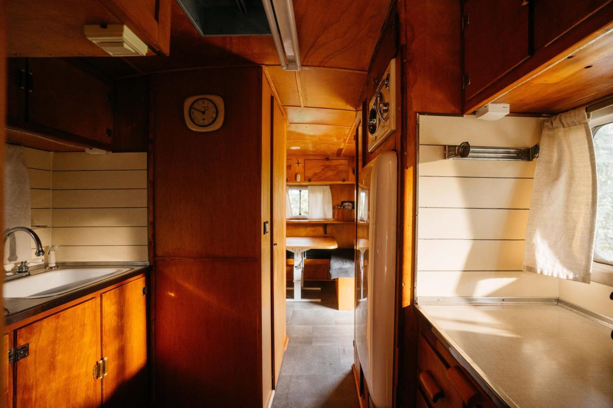 The Caravan * Hoz de Anero