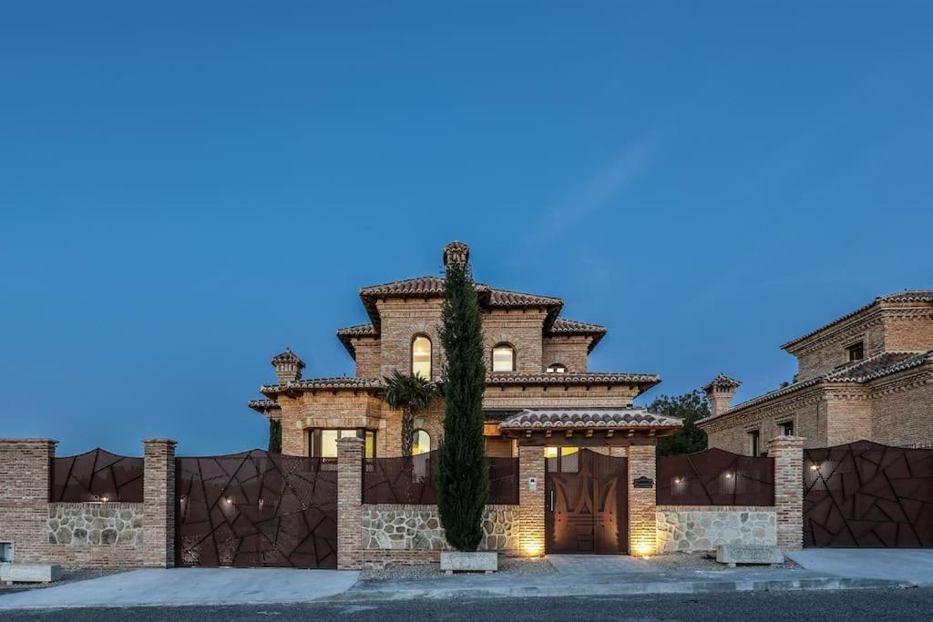 Villa Luxe Experience Toledo * Pool * Bbq * Billar Layos