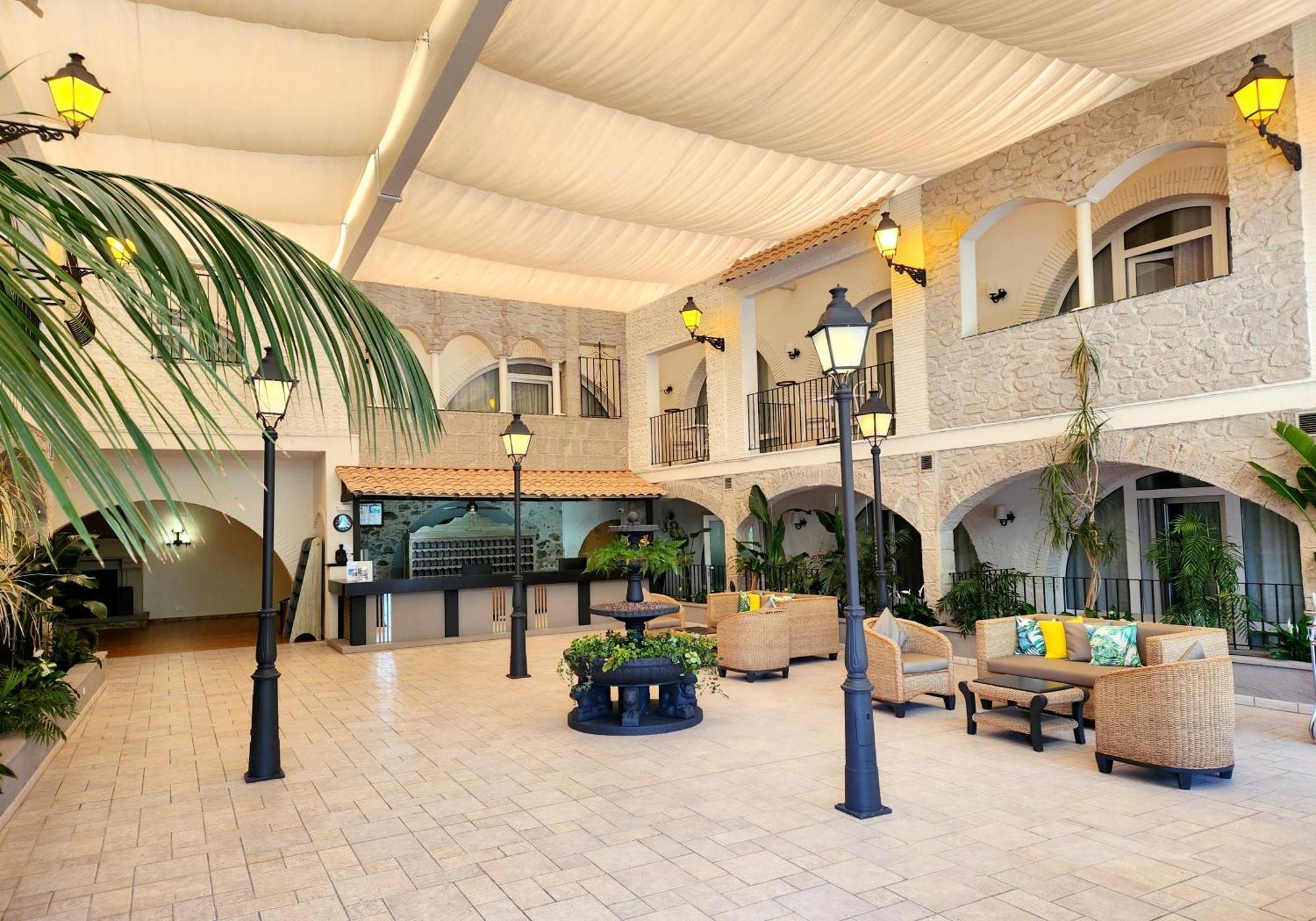 Hotel Castell Blanc 3*