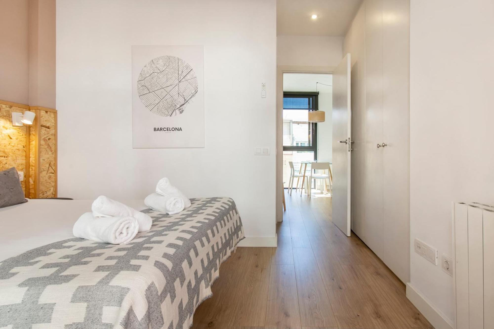 Chic And Modern In Gracia Apartment