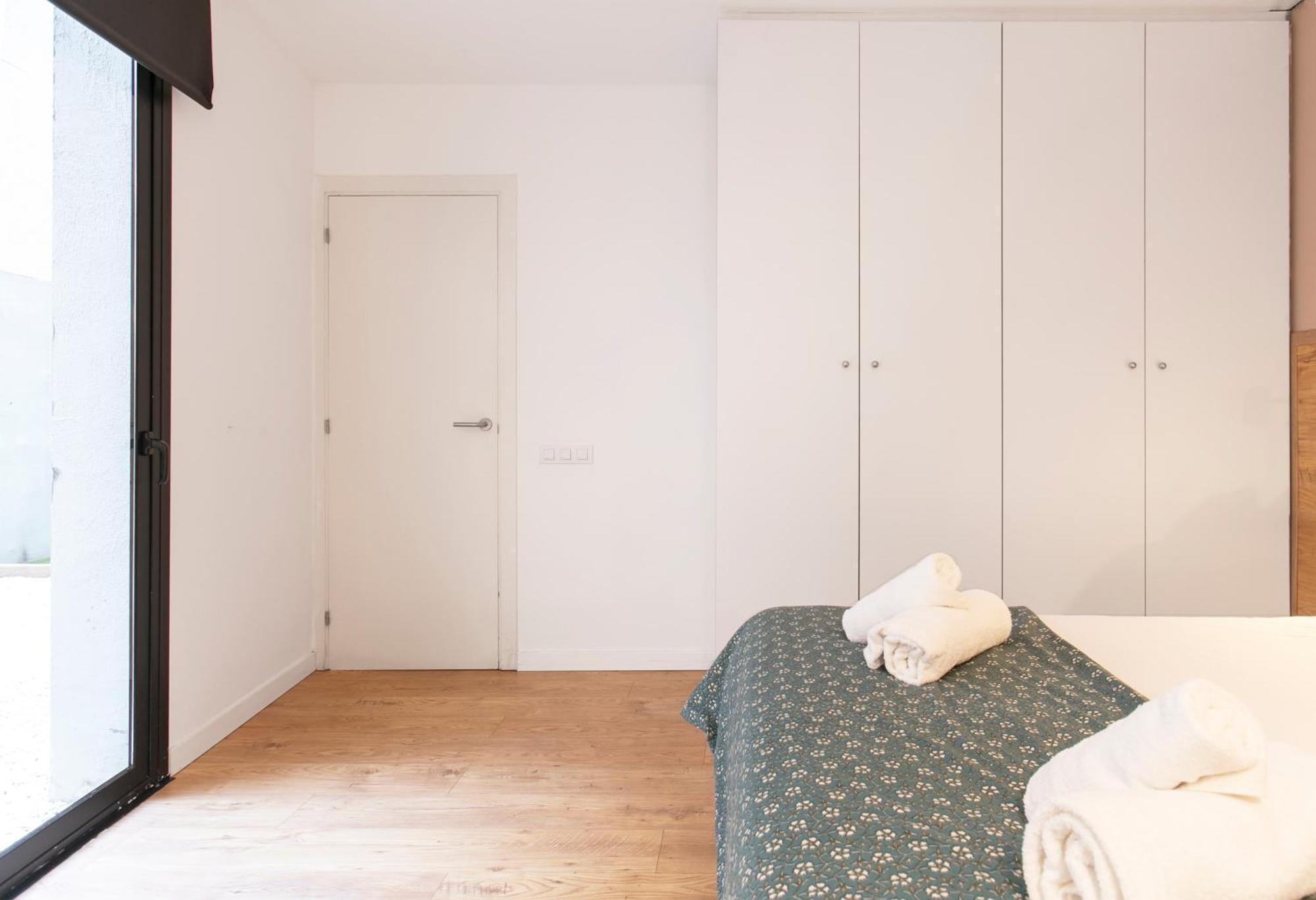 Chic And Modern In Gracia Apartment