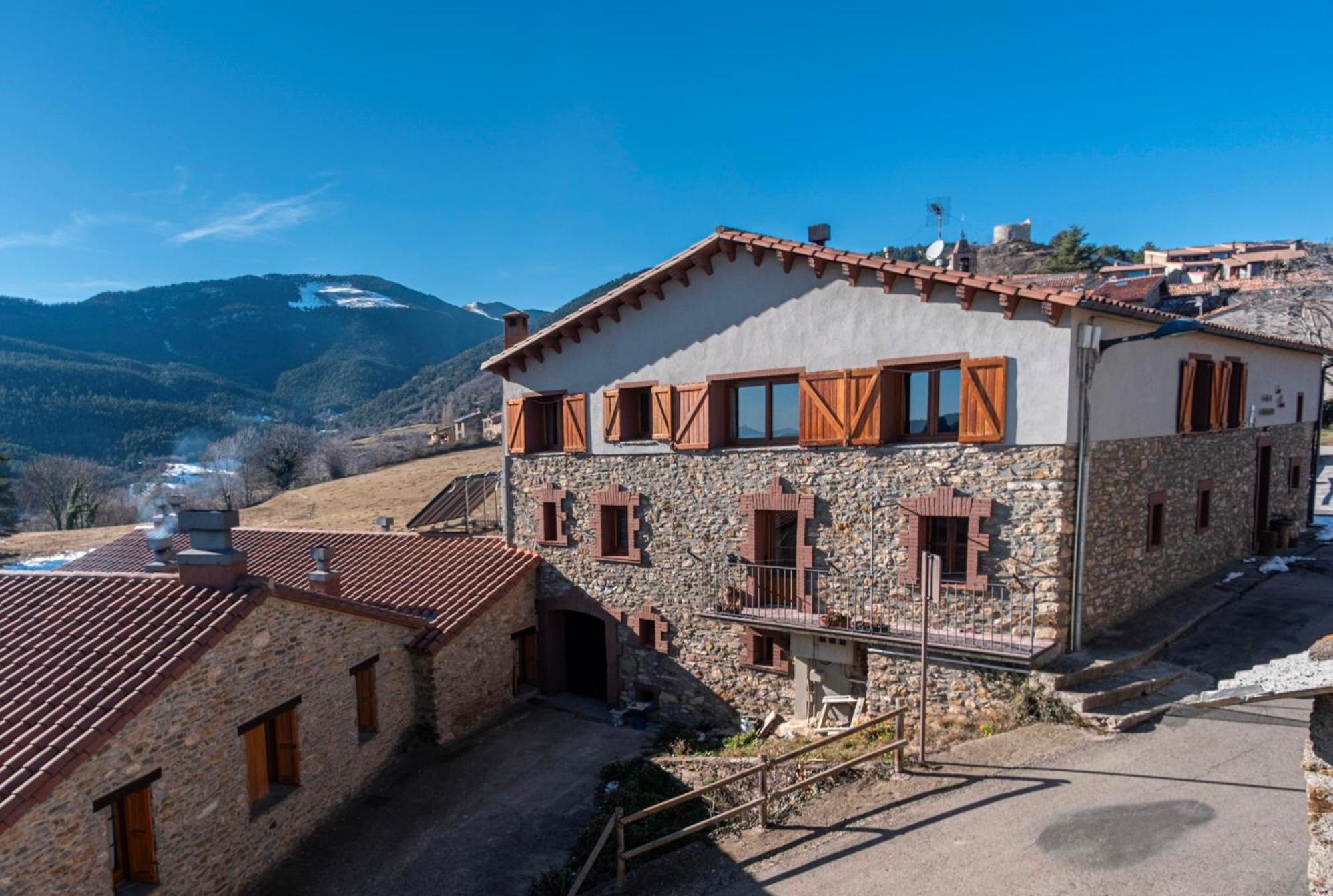 Tubau - -
