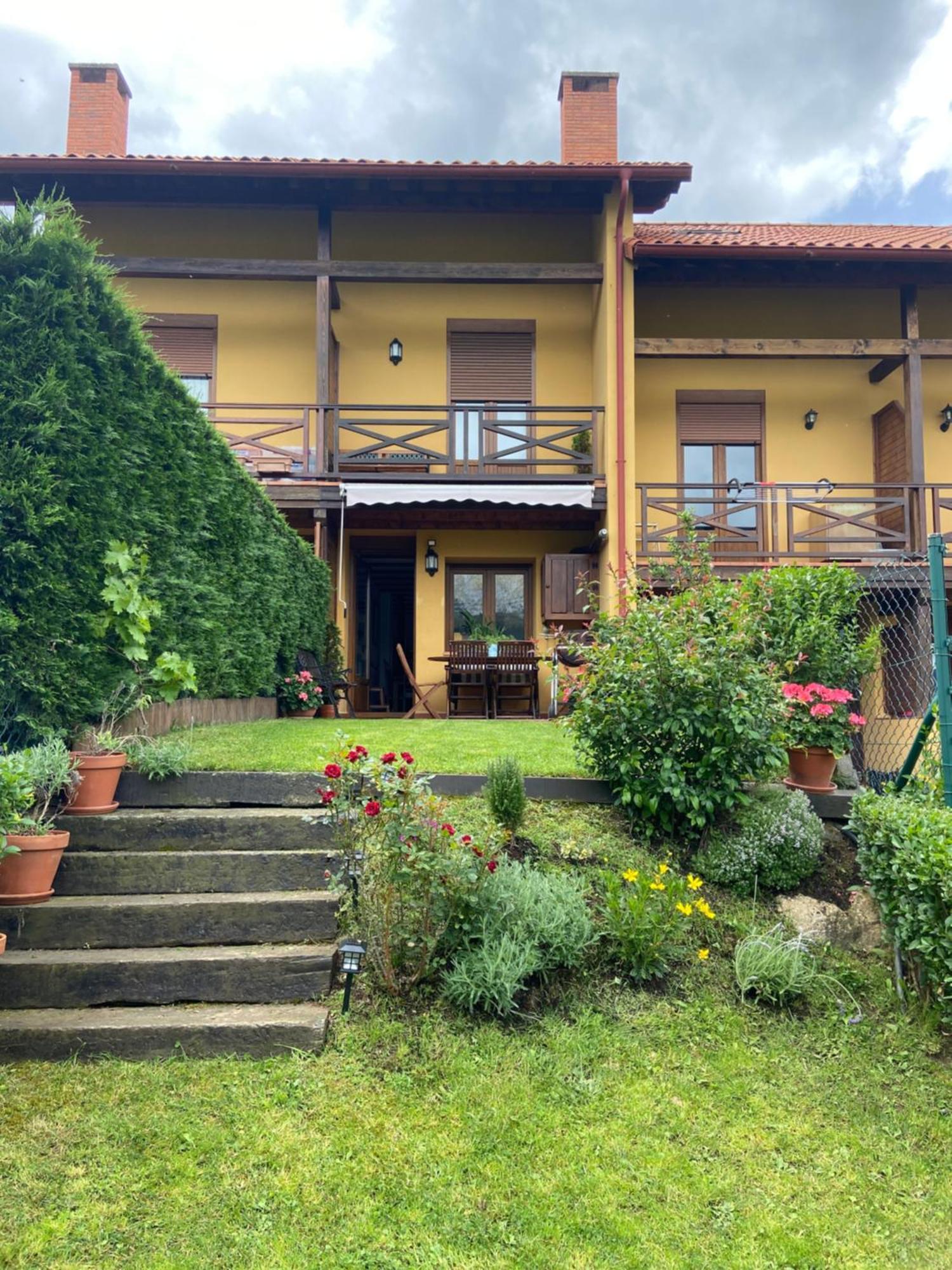 Precioso Junto A Potes Con Piscina-4 Hab,3 Banos