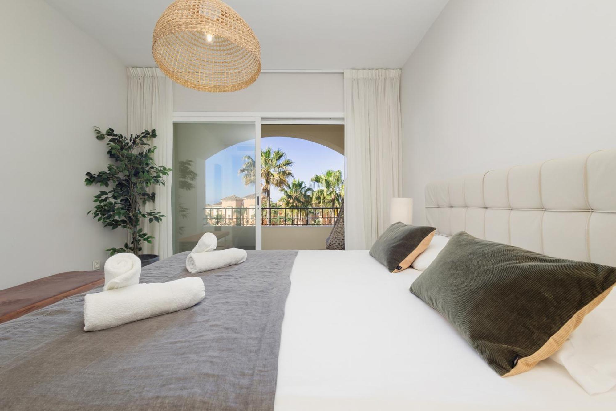Apartamento With Direct Beach Access, In Hacienda Playa, Elviria Marbella