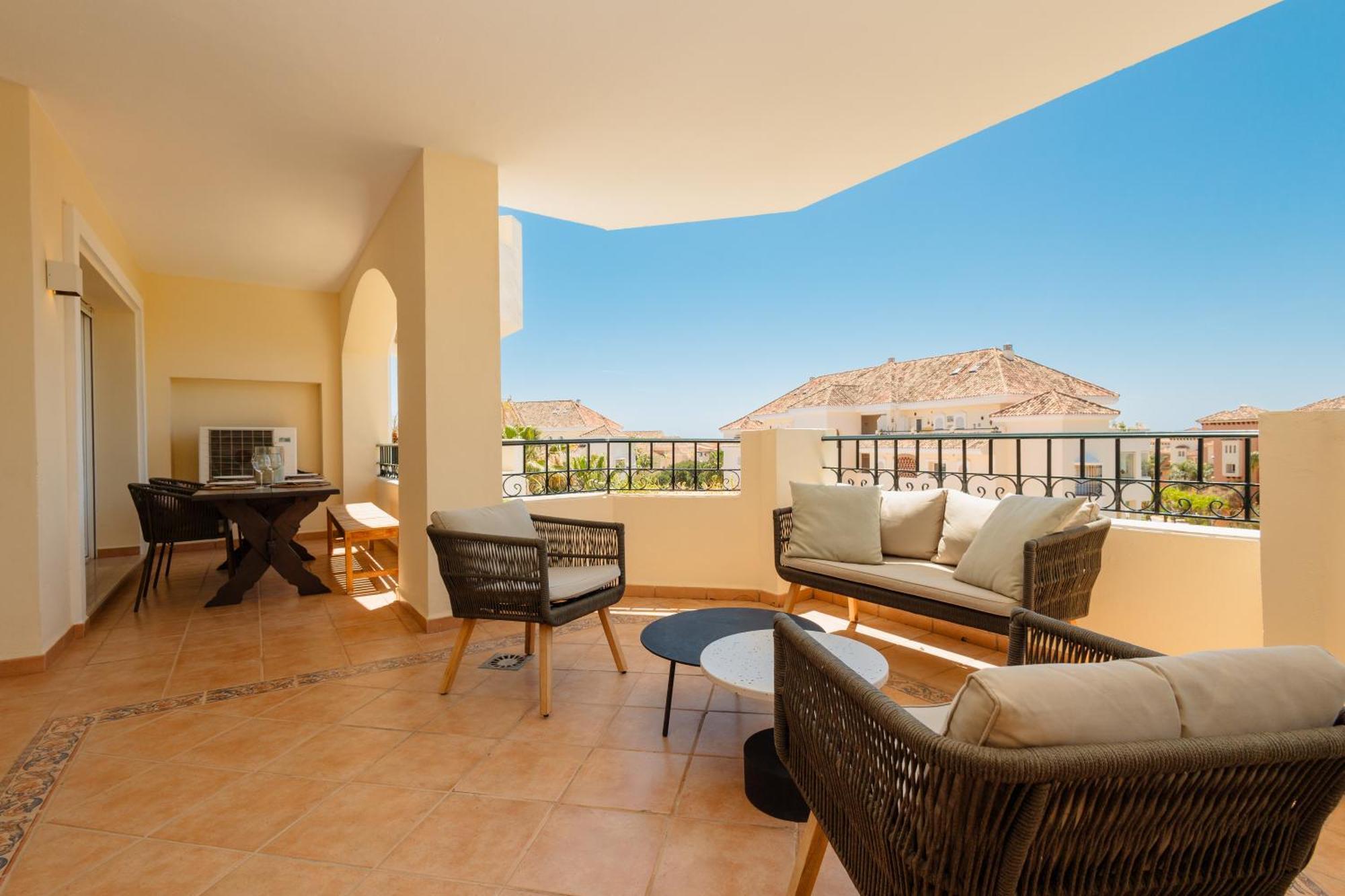 Apartamento With Direct Beach Access, In Hacienda Playa, Elviria *