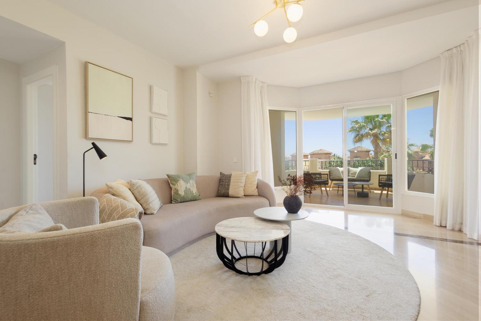 With Direct Beach Access, In Hacienda Playa, Elviria Apartamento Marbella
