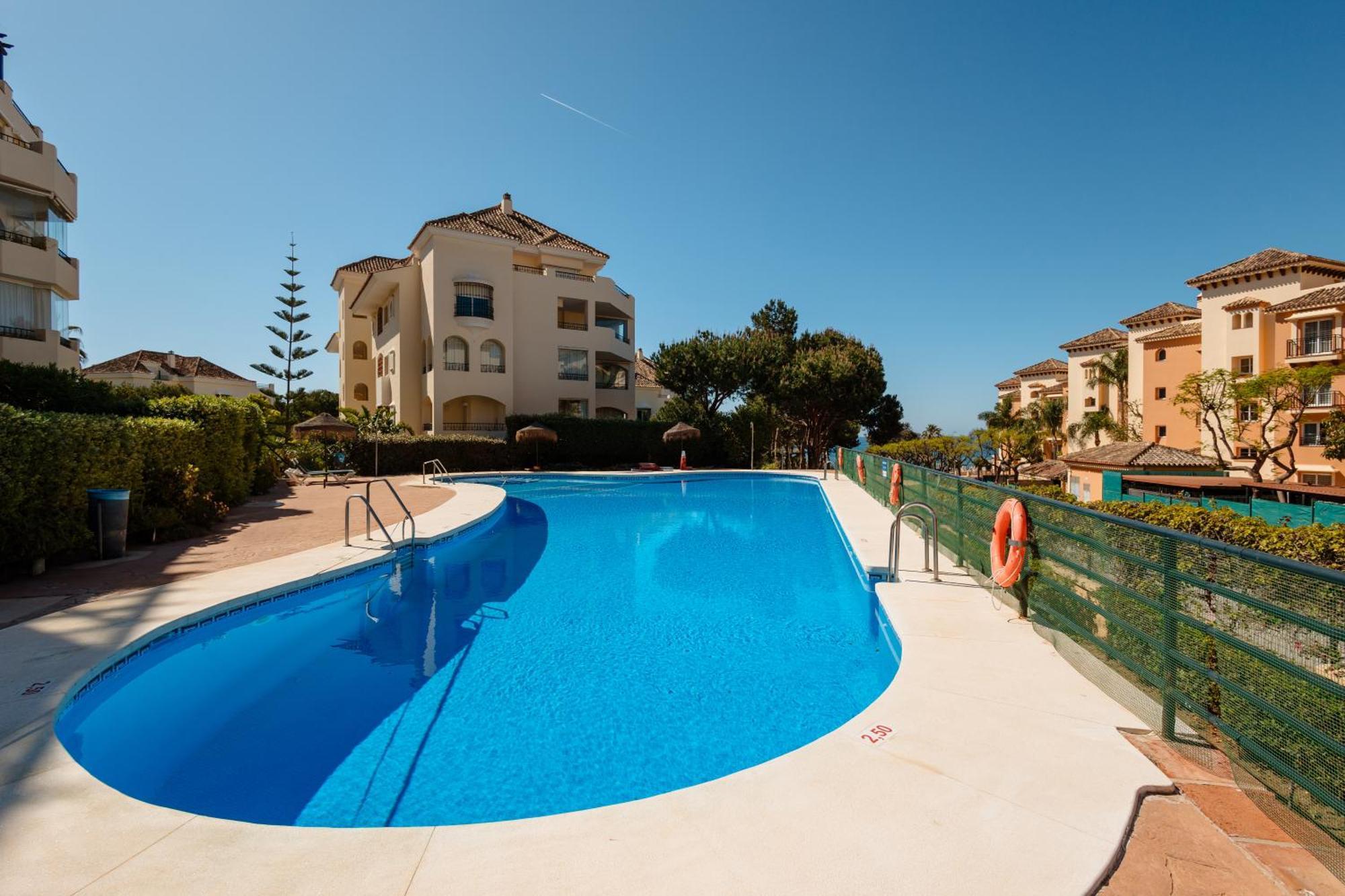 Apartamento With Direct Beach Access, In Hacienda Playa, Elviria *