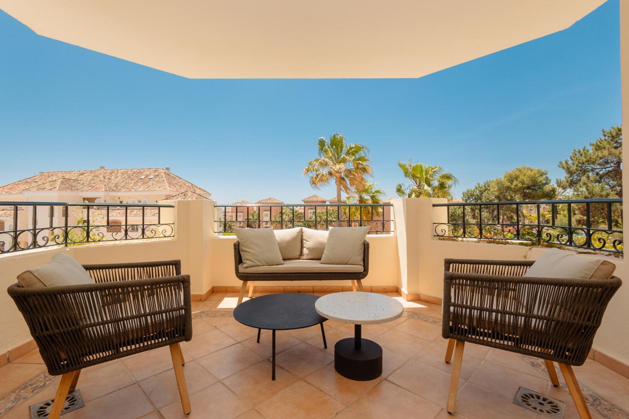 Apartamento With Direct Beach Access, In Hacienda Playa, Elviria