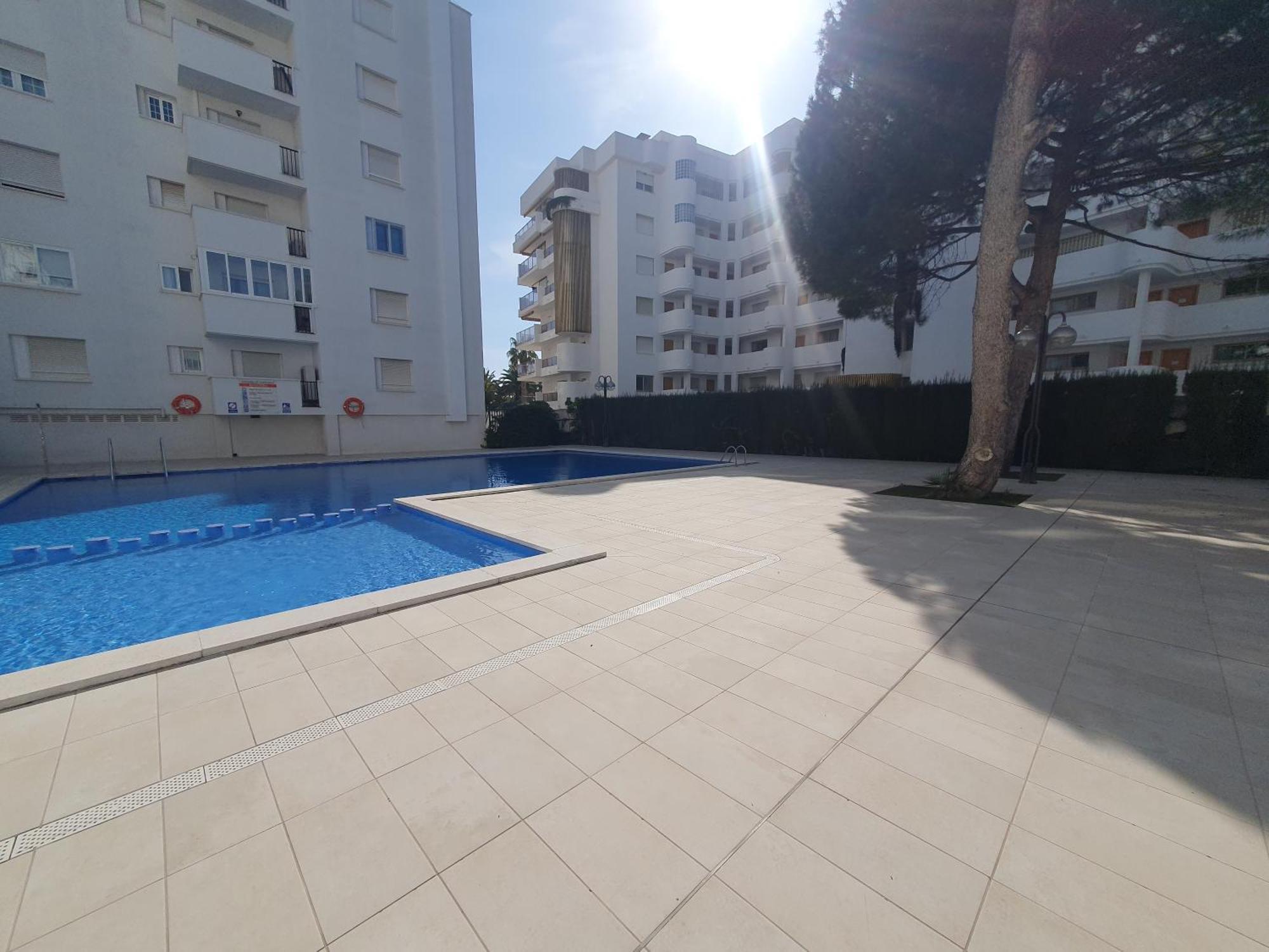SALOU,Carrer de París, playa centro. Piscina. Apartamento *