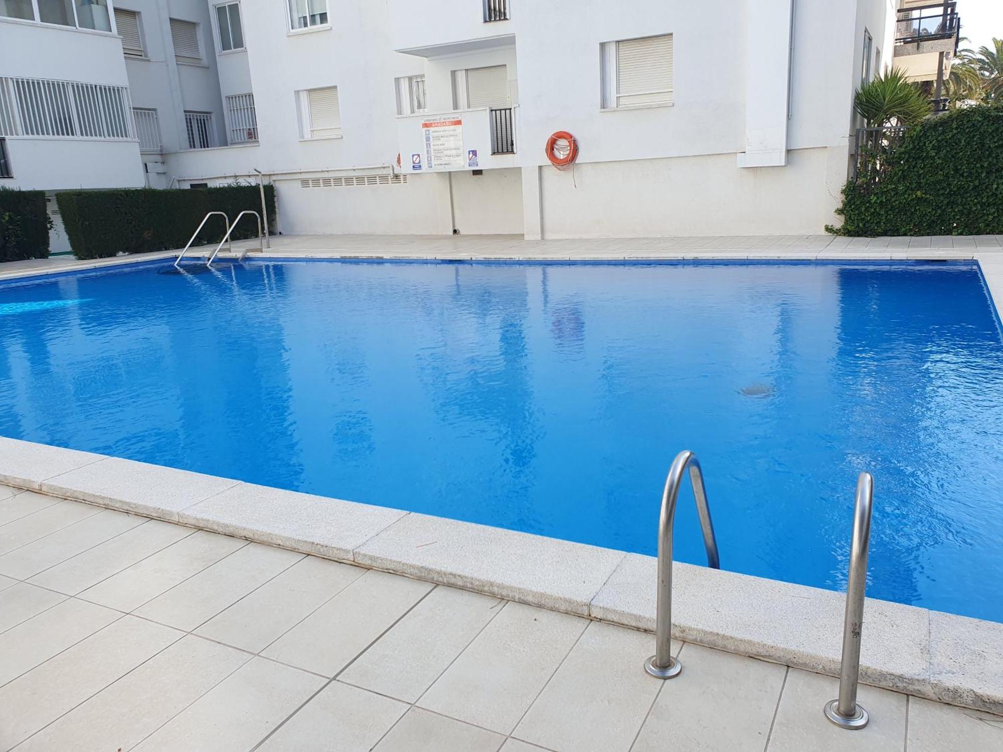 SALOU,Carrer de París, playa centro. Piscina. Apartamento *