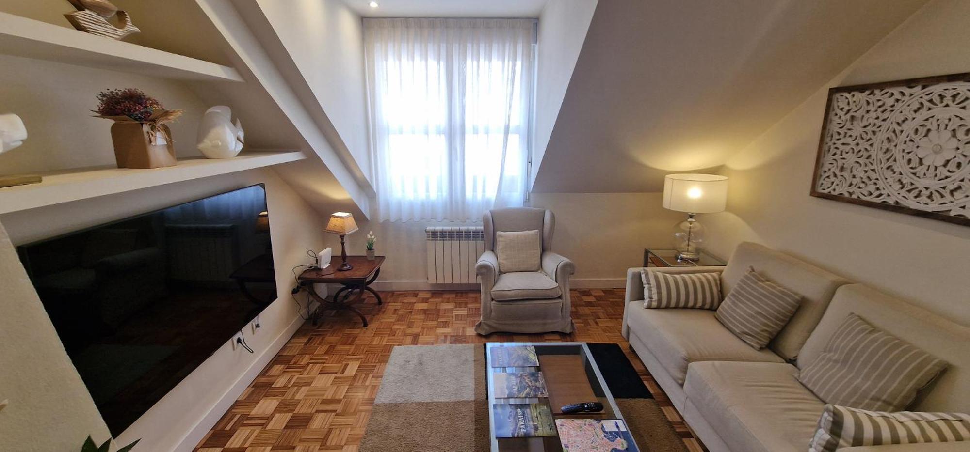 Apartamento La Buhardilla De La Escalerona - 2 Hab - Vut-4354-as