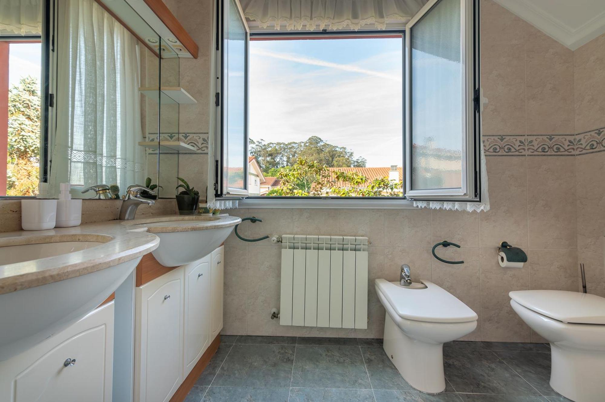 Entre Santander Y Cabarceno Con Piscina Holiday home *