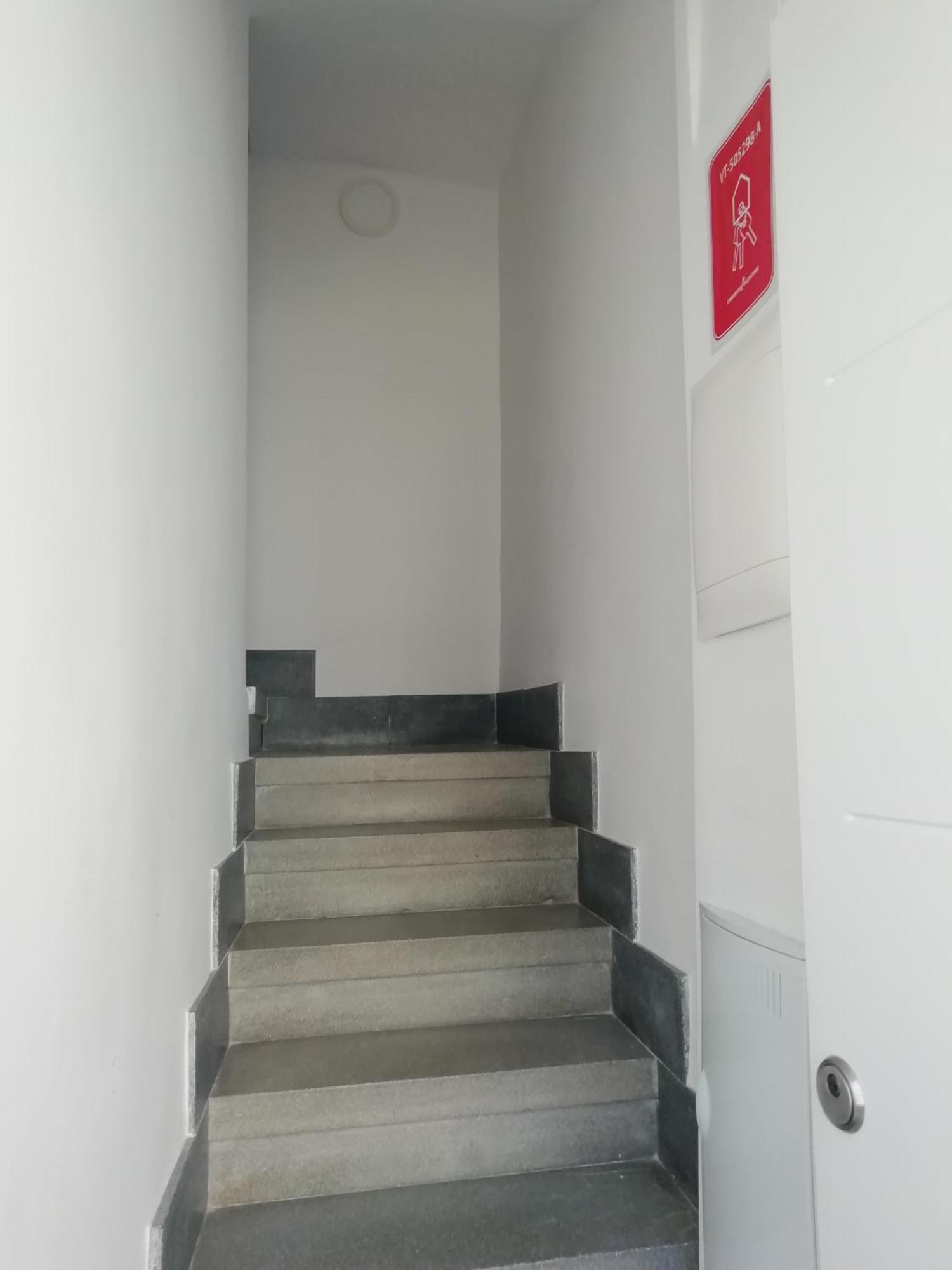 Casa De Tres Con Parking Bajo La Casa *