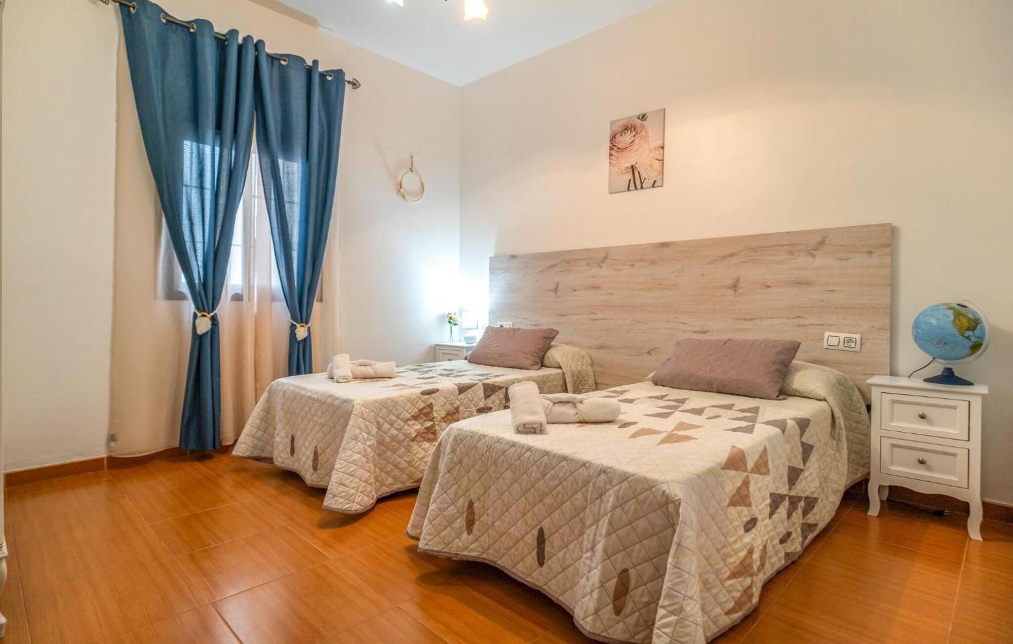4 Bedroom Cozy In Сasa de vacaciones Iznájar