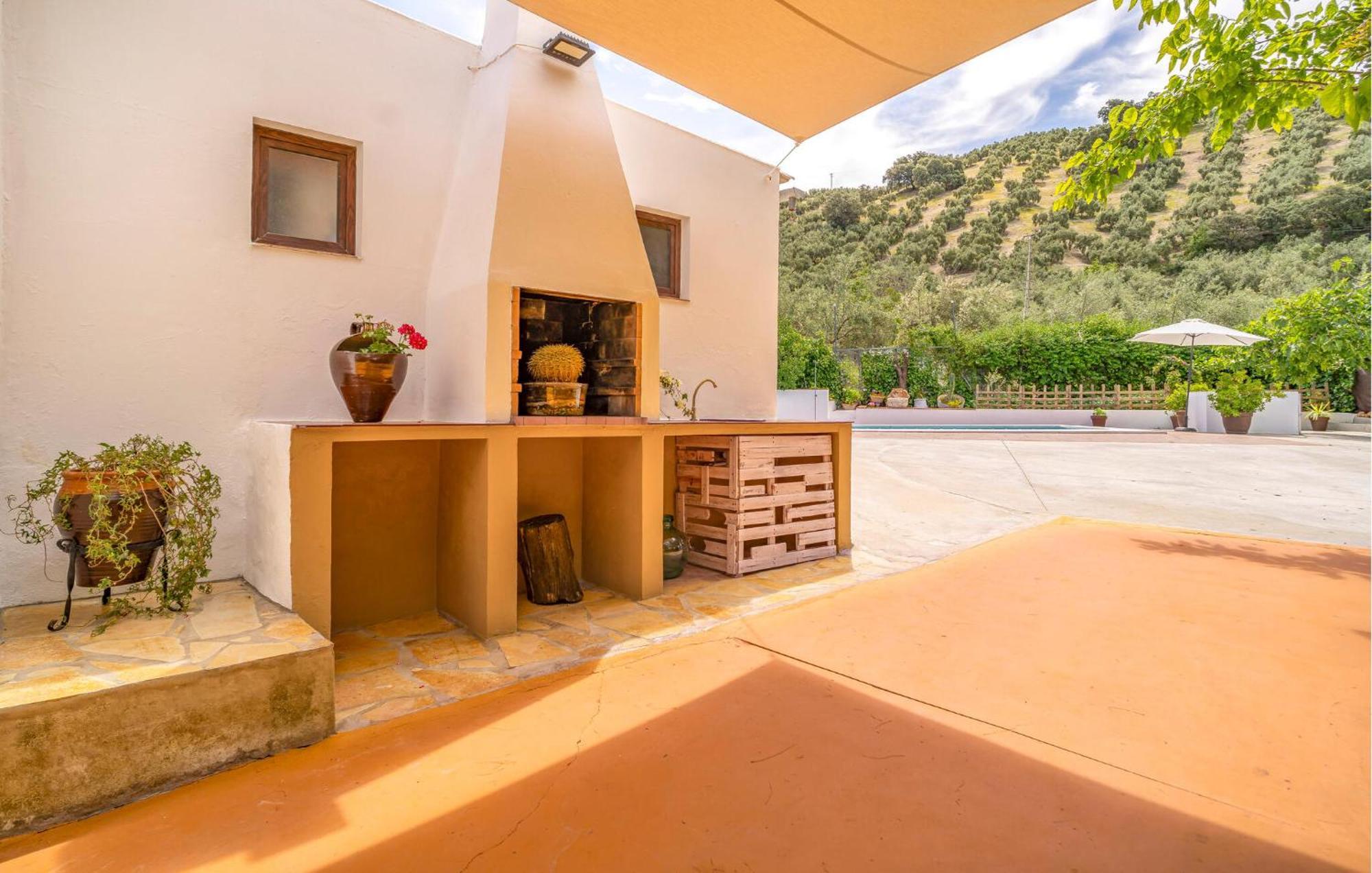 4 Bedroom Cozy In Сasa de vacaciones