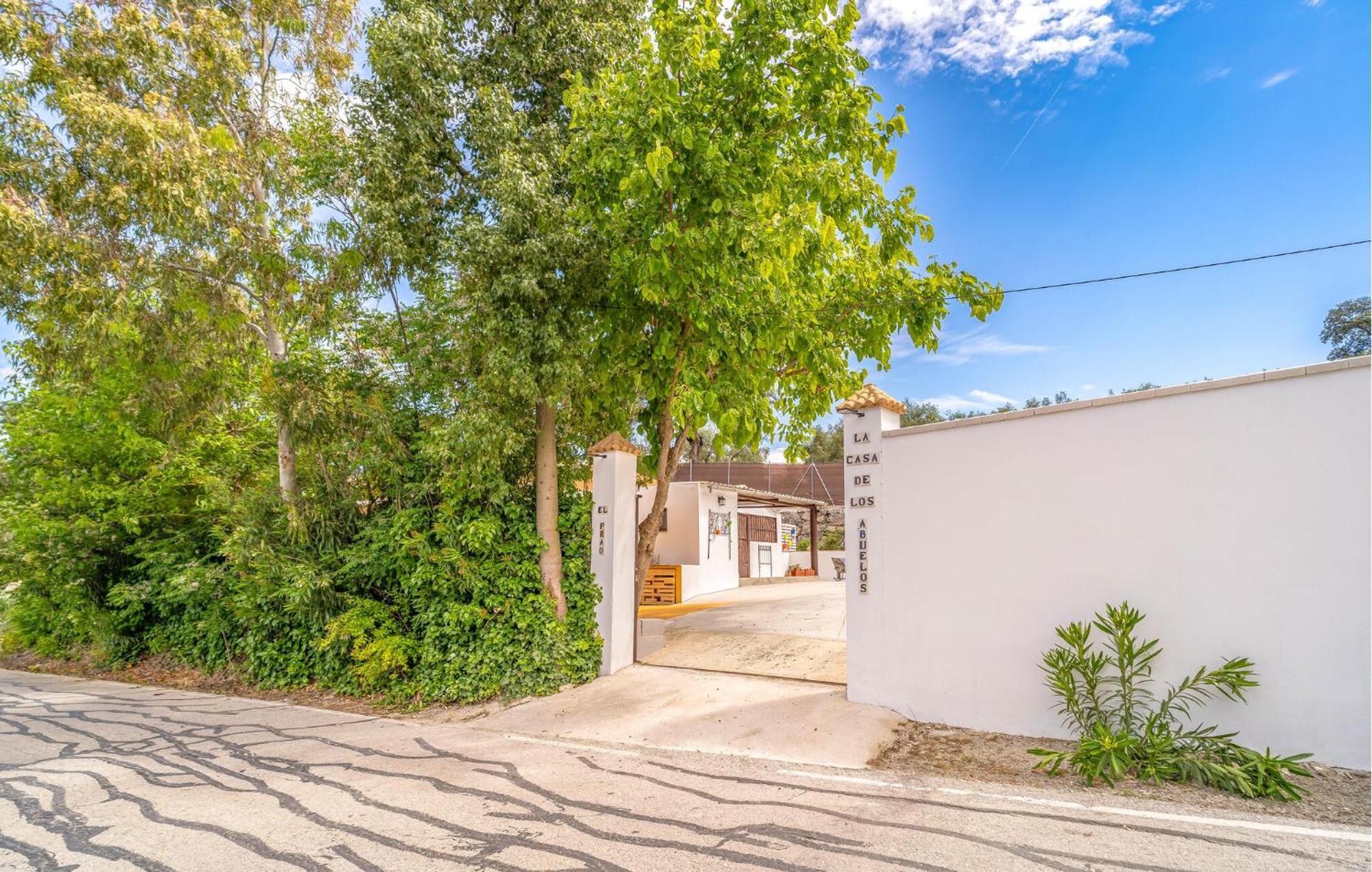 4 Bedroom Cozy In Сasa de vacaciones *