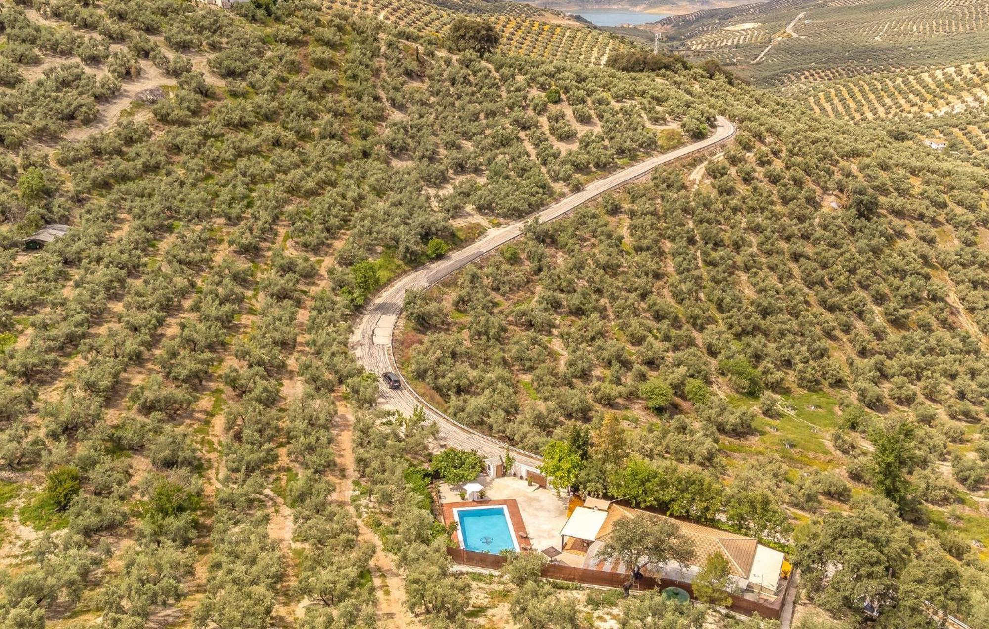 Сasa de vacaciones 4 Bedroom Cozy In Iznájar