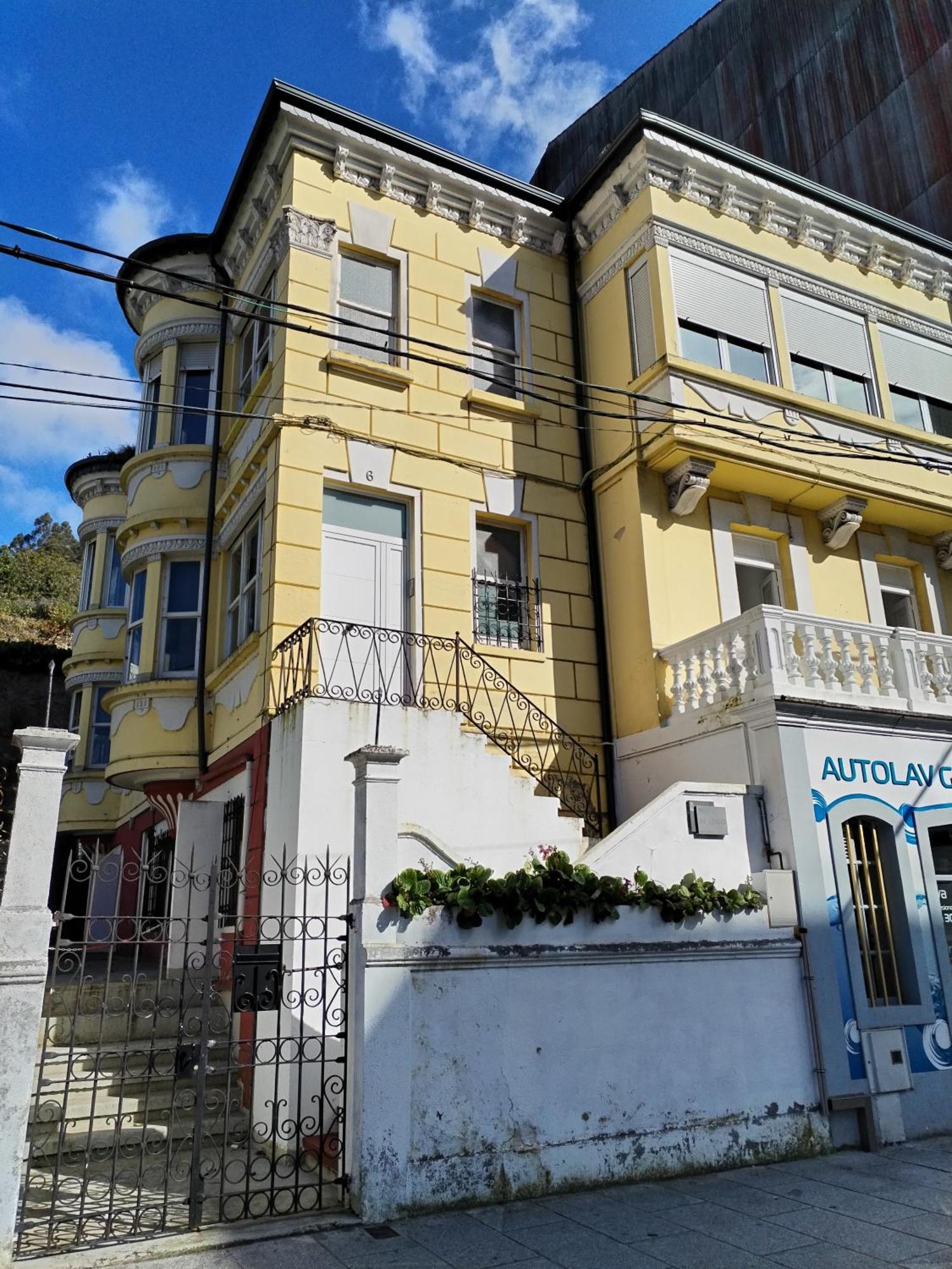 Apartment Yellow House