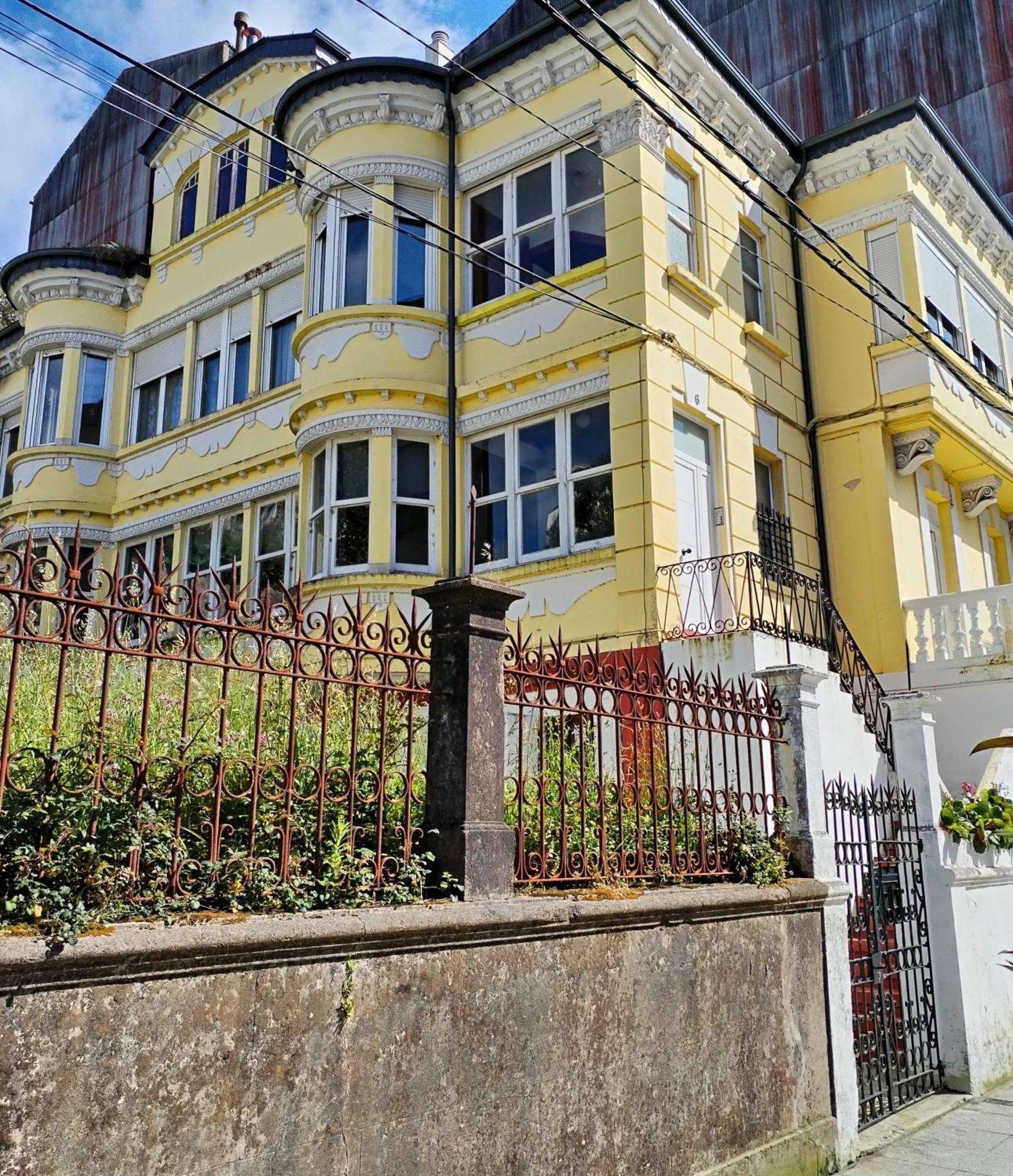 Yellow House Apartment Viveiro