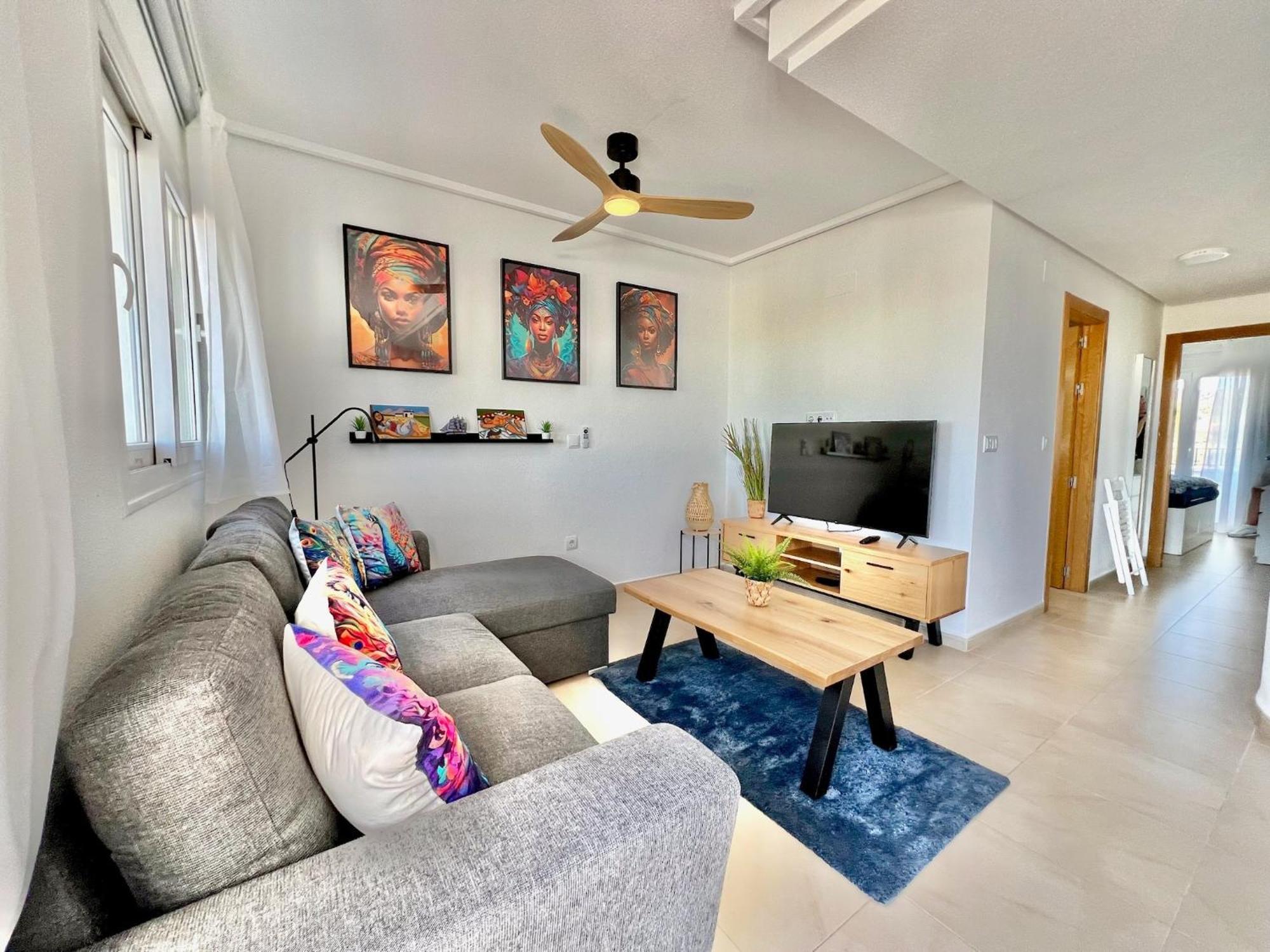 Stunning With A Beautiful Pool/lake View Apartment
