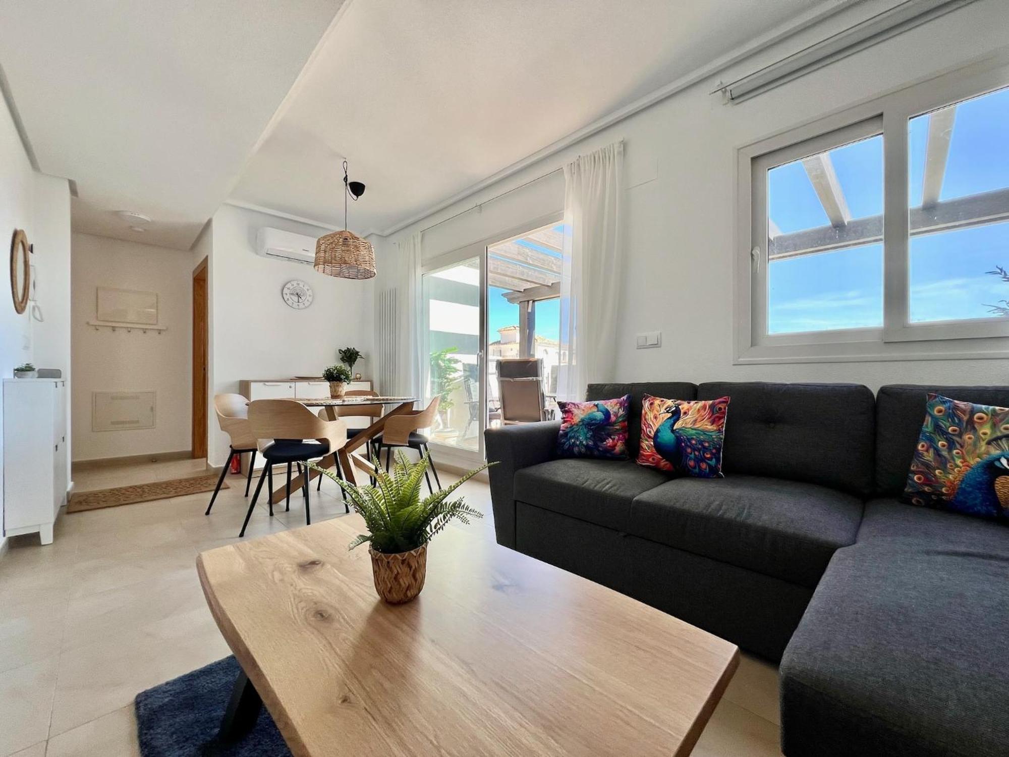 Stunning With A Beautiful Pool/lake View *