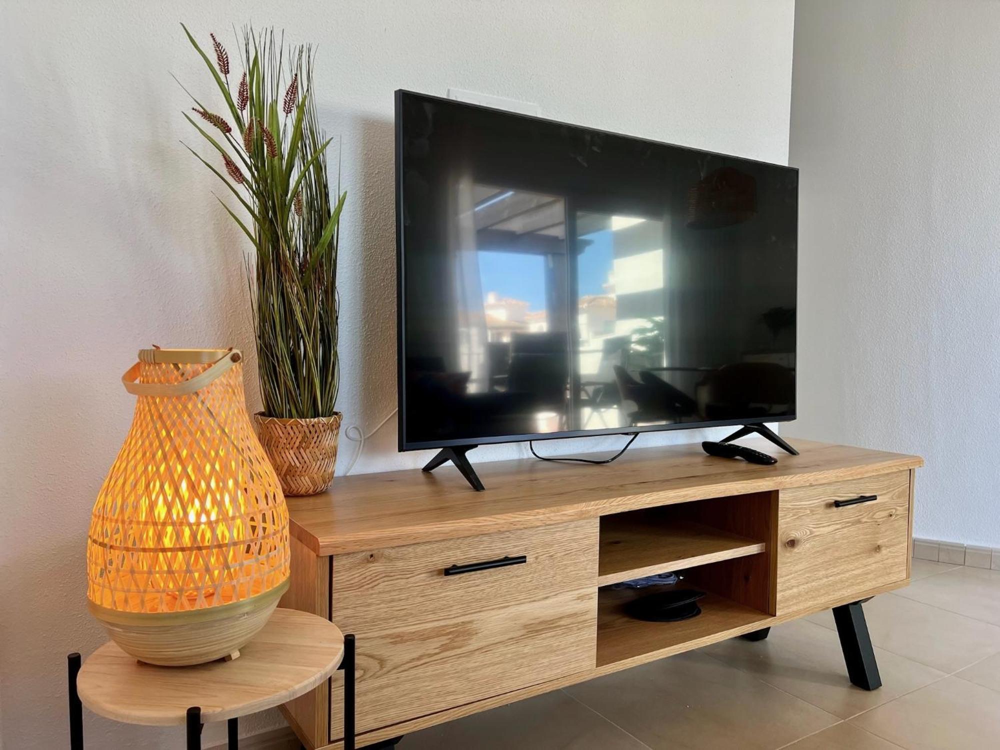Apartment Stunning With A Beautiful Pool/lake View Sucina