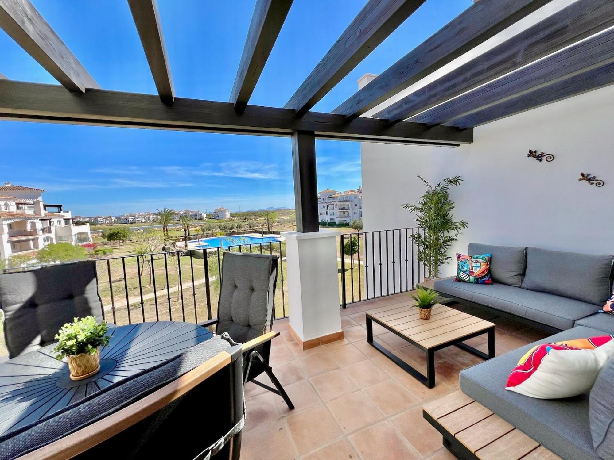 Stunning With A Beautiful Pool/lake View Apartment