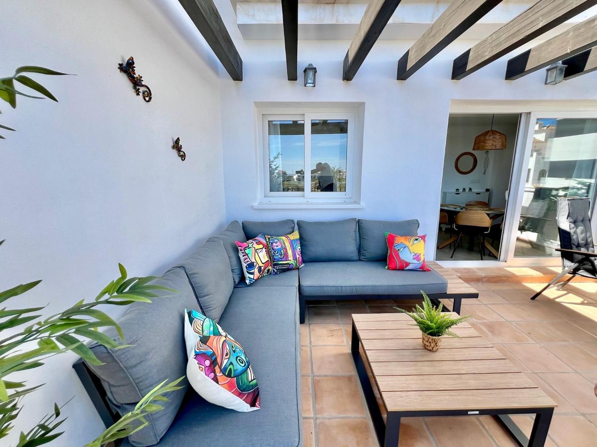 Stunning With A Beautiful Pool/lake View Apartment Sucina