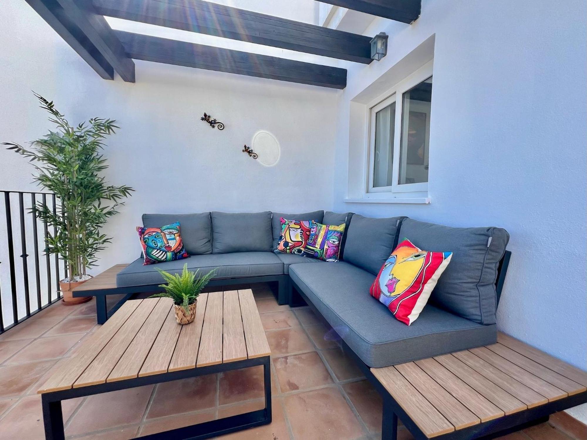 Apartment Stunning With A Beautiful Pool/lake View *