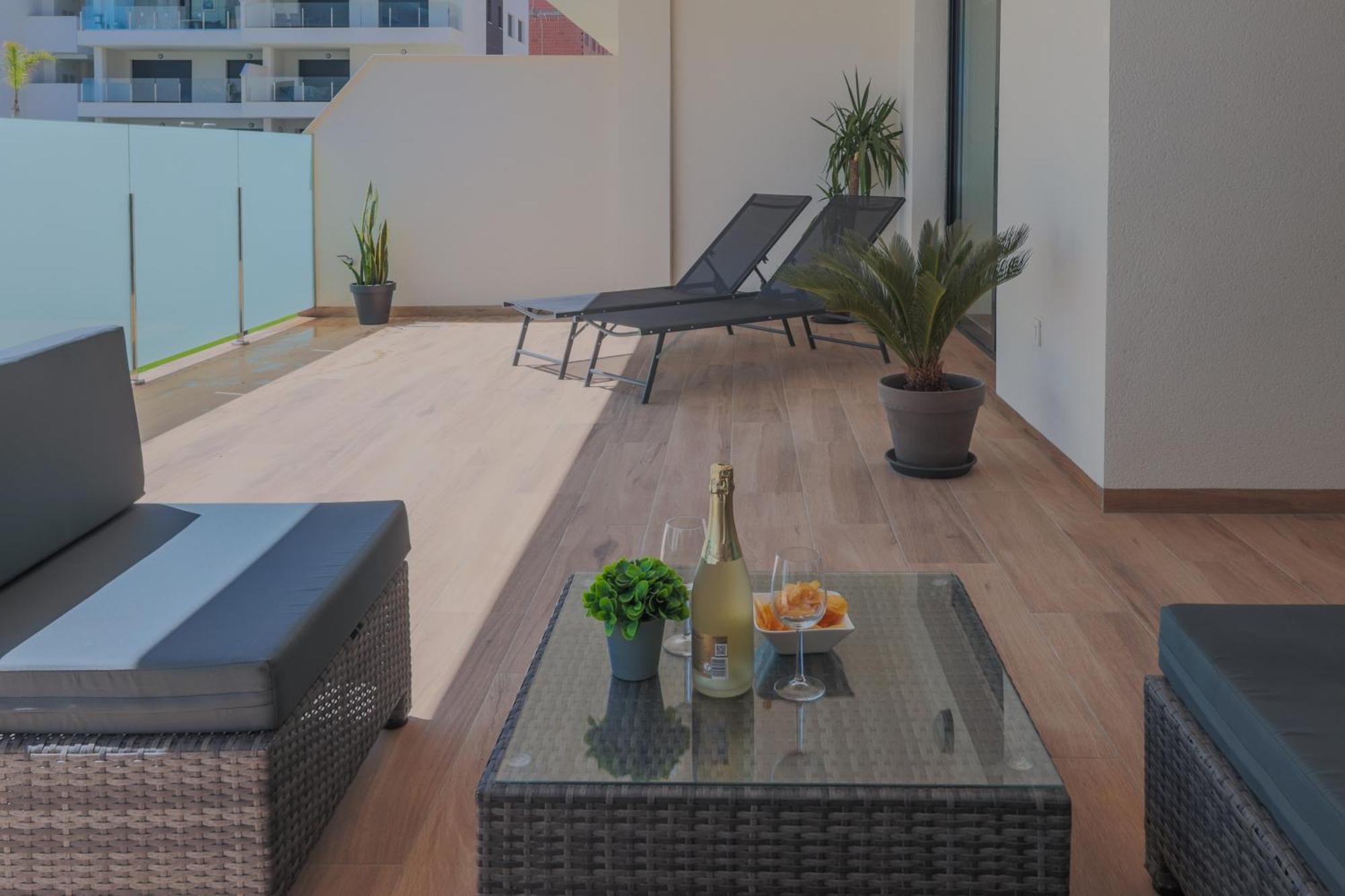 Luxury 2 Bedroom By Coeli Holidays *