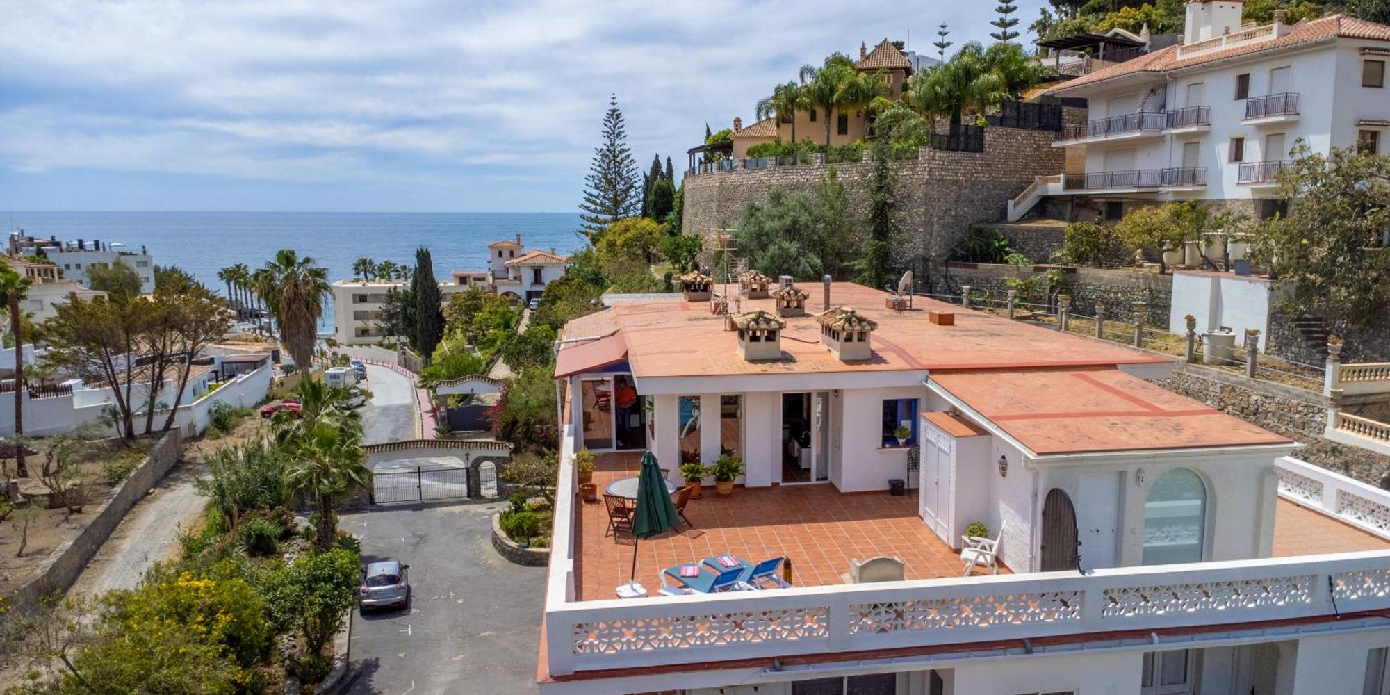 Lovely Rooftop La Palmera Azul Apartment Almunecar