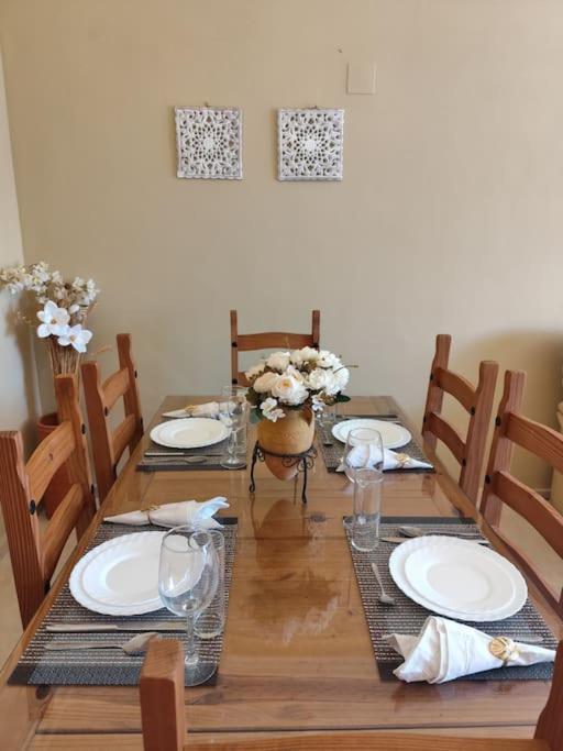 Penthouse Paradiso: 2br Oasis In Del Sol Apartment Casares
