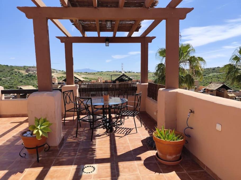 Apartment Penthouse Paradiso: 2br Oasis In Del Sol