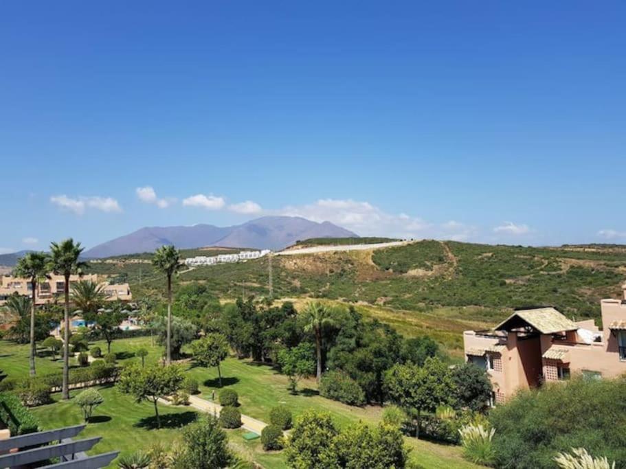 Penthouse Paradiso: 2br Oasis In Del Sol Apartment *
