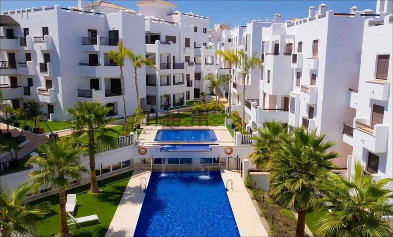 Apartamento En Cerca Del Mar - Con Piscina, Gimnasio Y Garaje Salobreña