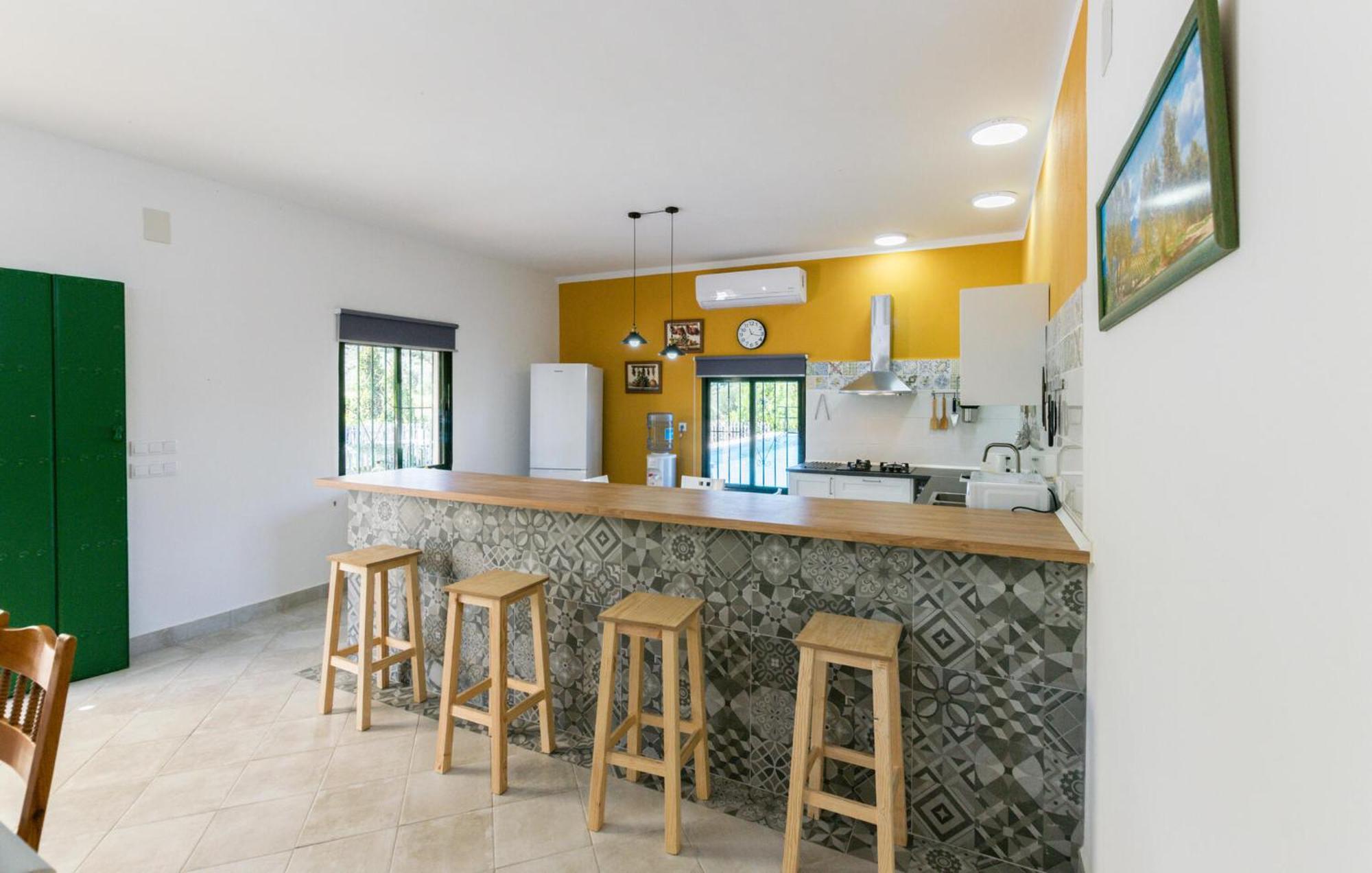 6 Bedroom Amazing In La Puebla De Infan Holiday home *