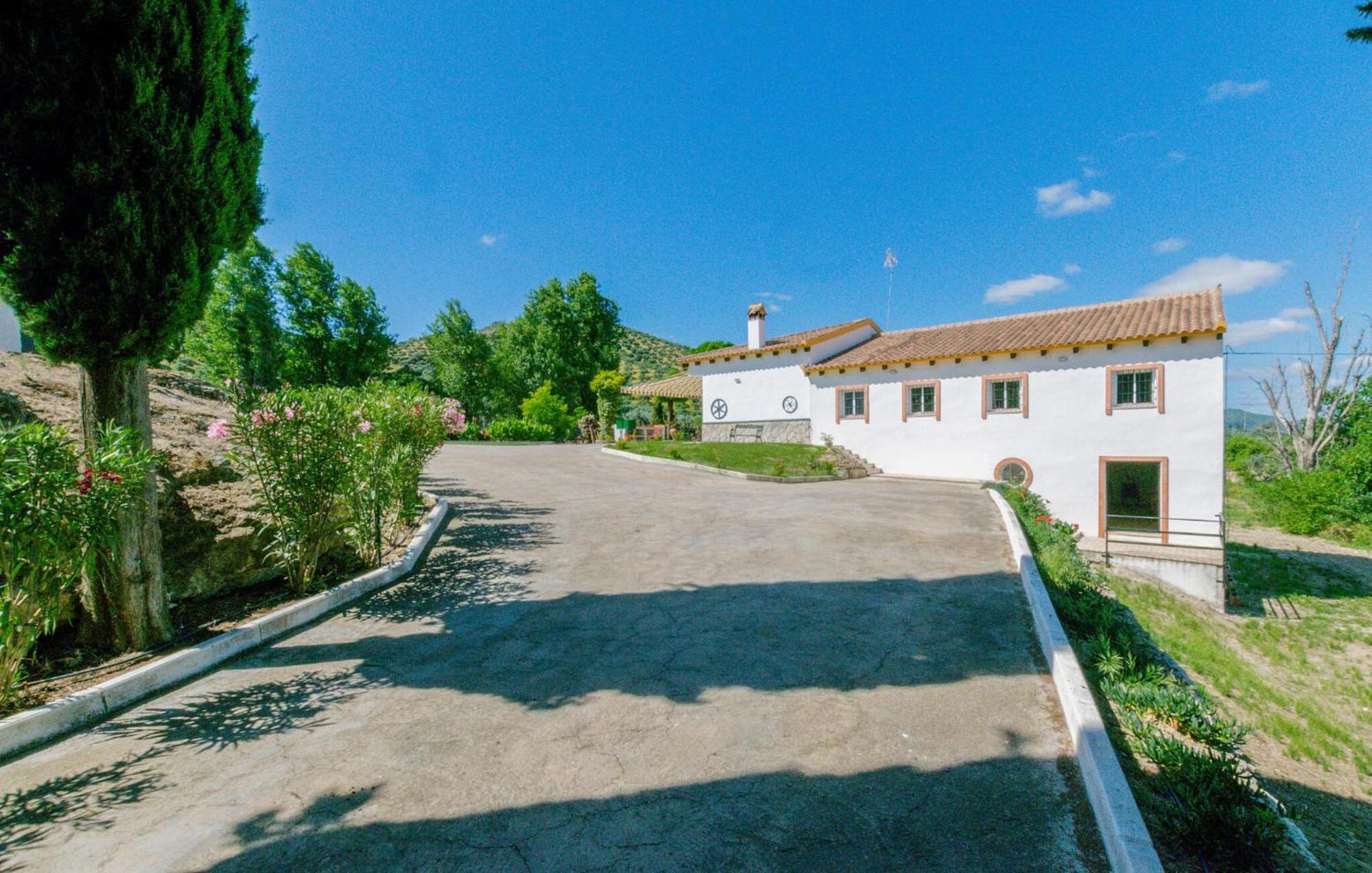Сasa de vacaciones 6 Bedroom Amazing In La Puebla De Infan *
