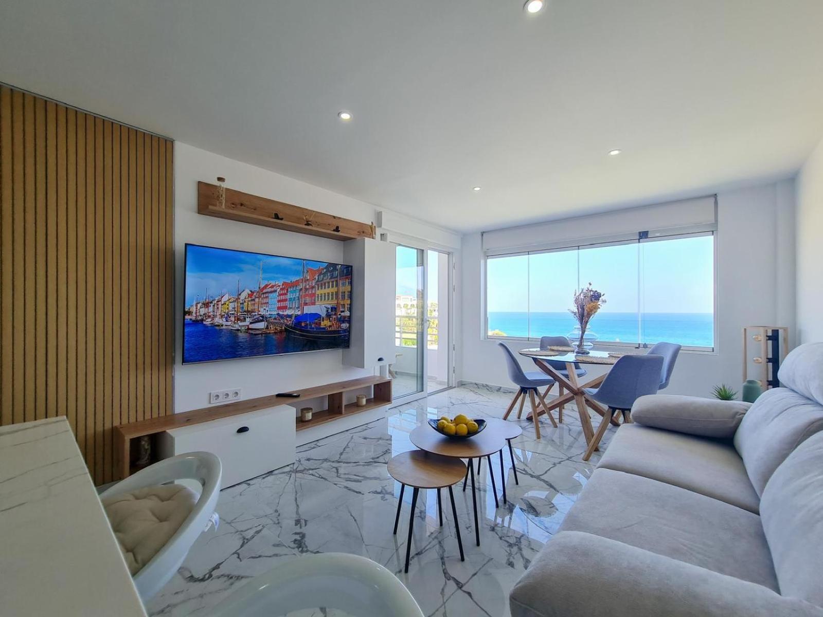 Apartment Sea Front *