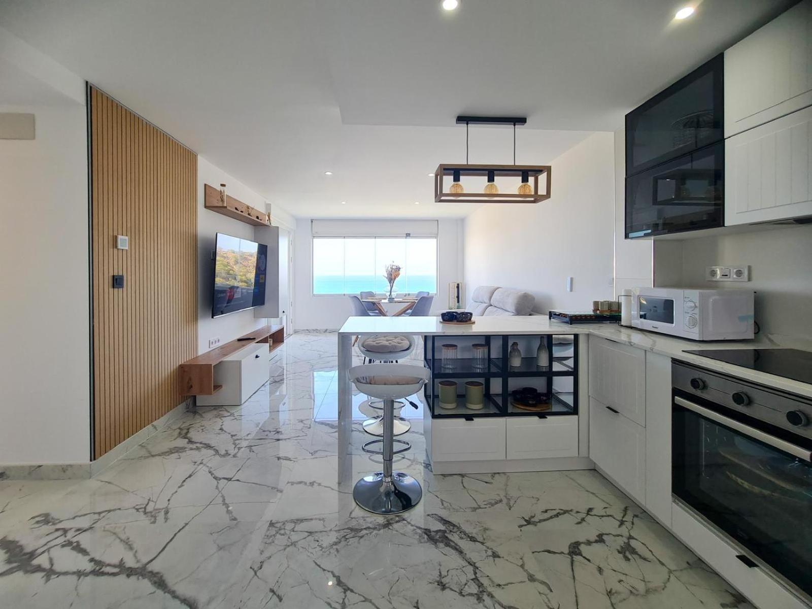 Sea Front Apartment *