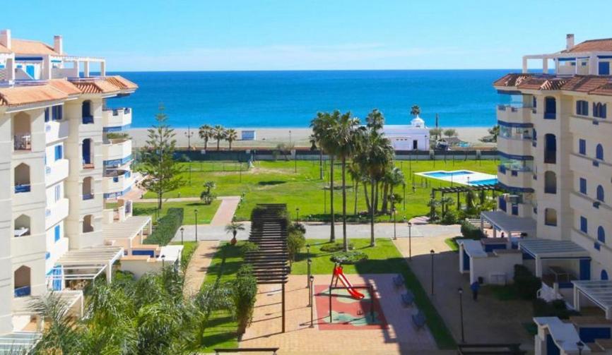 La Noria Playa Sabinillas - Beachfront