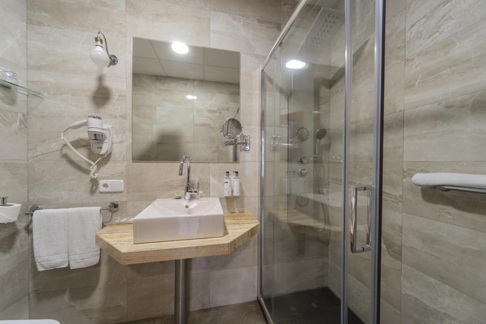 Infanta Isabel By Recordis Hotel 3*