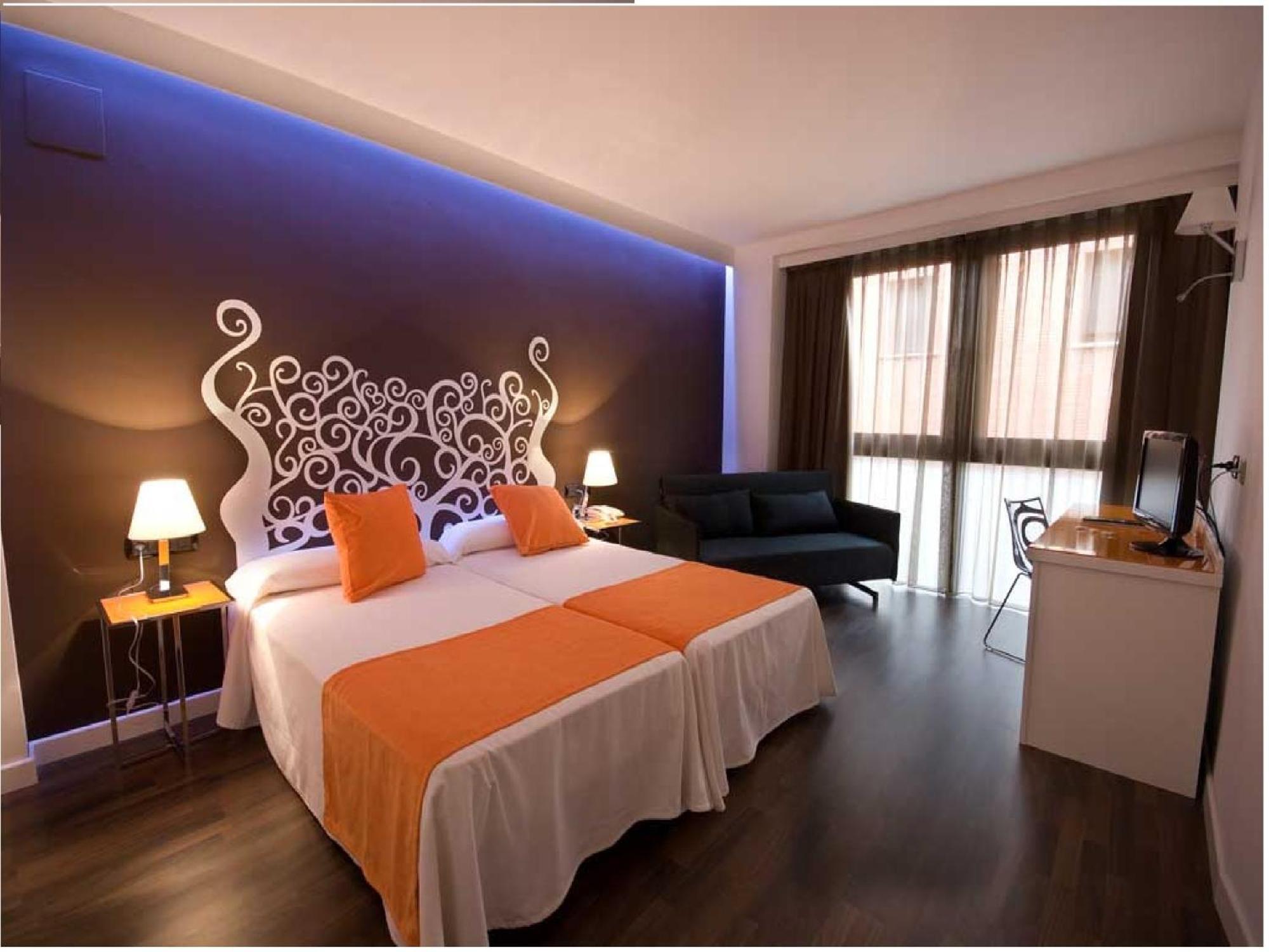 Hotel Plaza 3*
