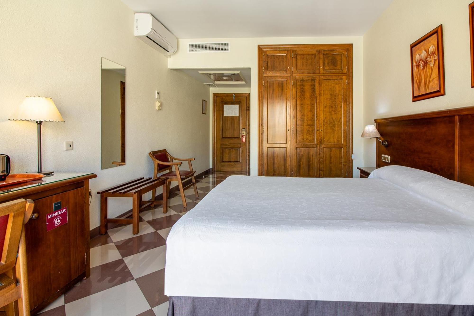 Avenida Tropical Hotel