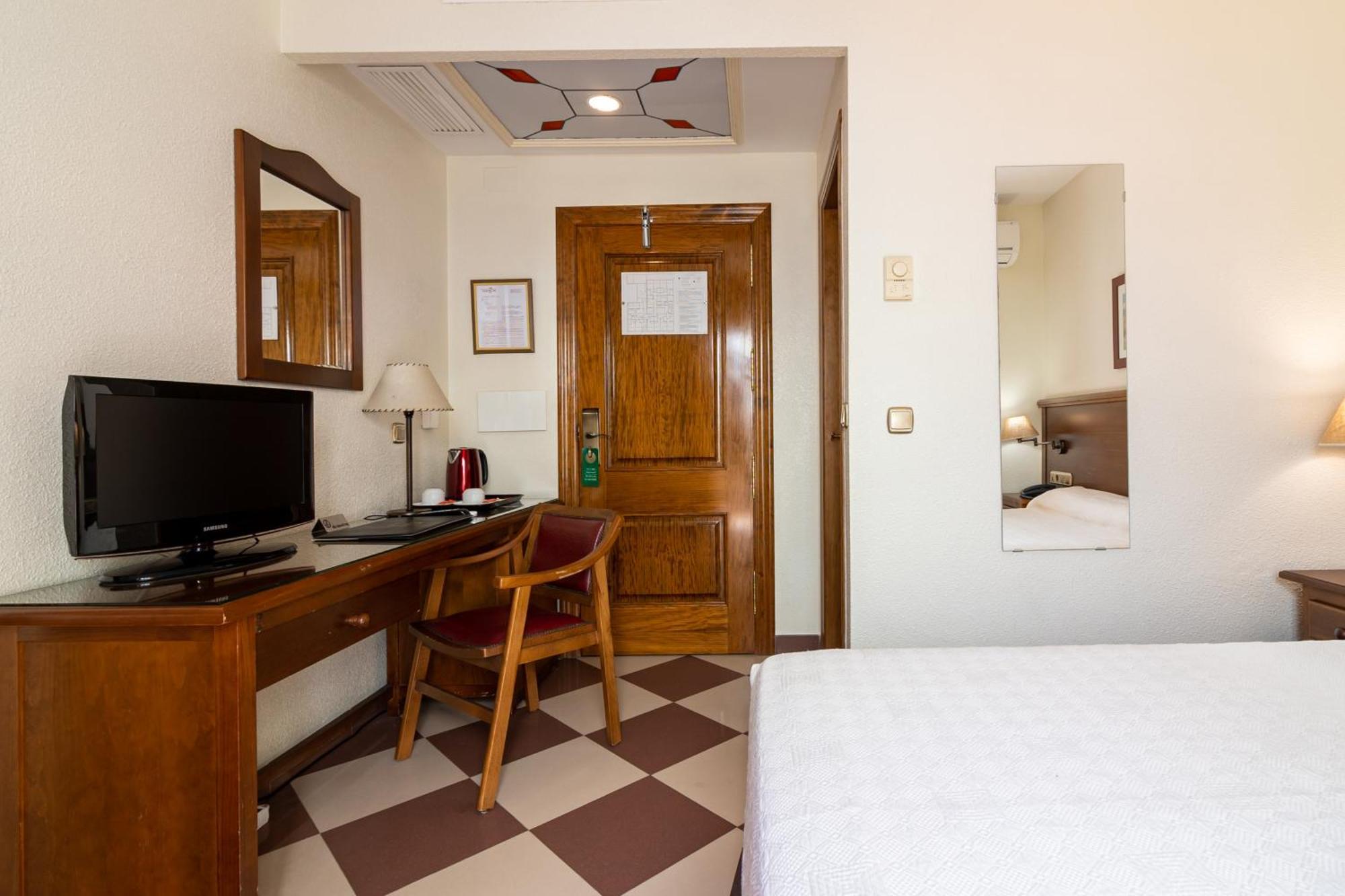 Avenida Tropical Hotel