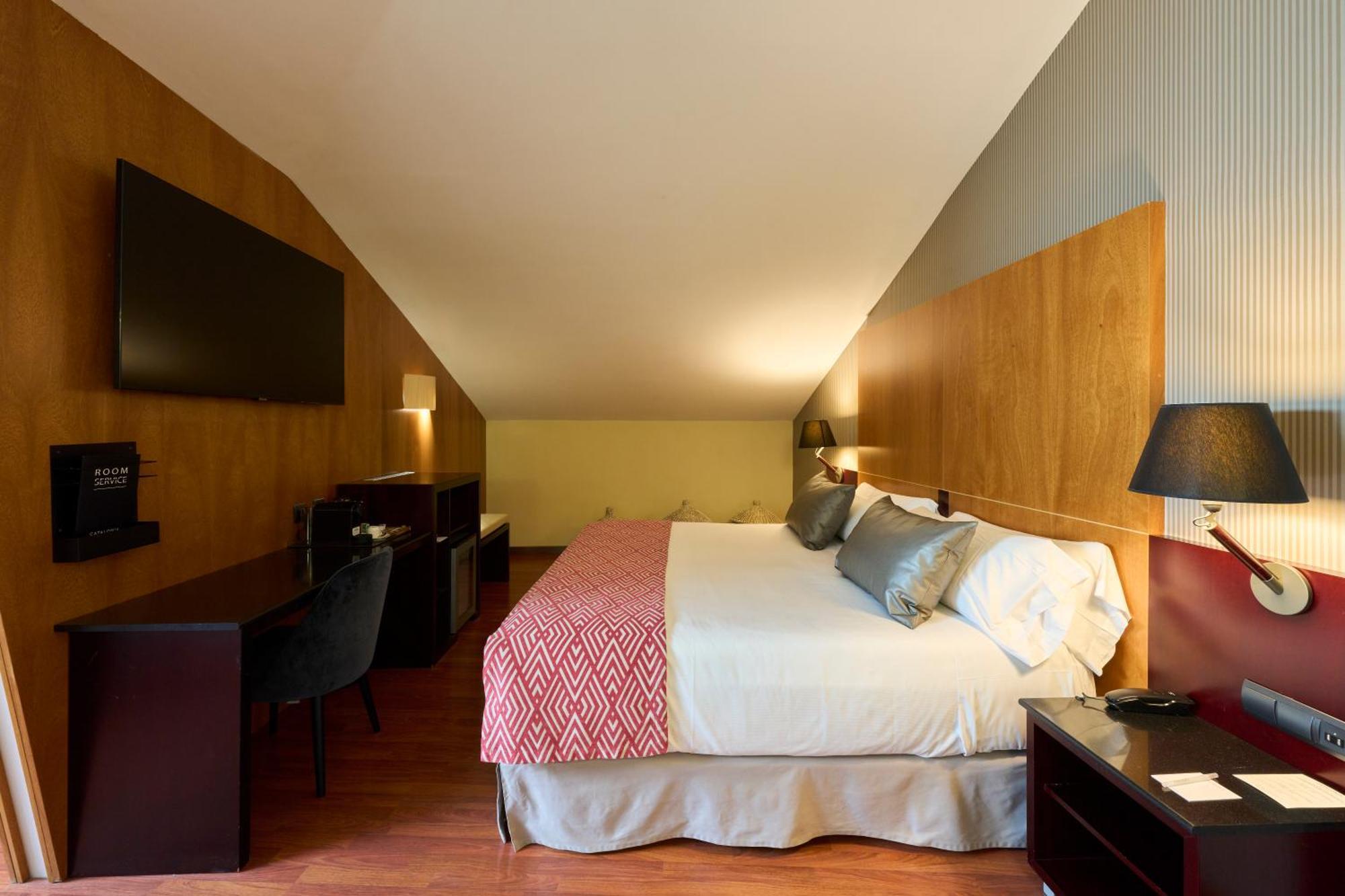 Hotel Catalonia El Pilar 4*